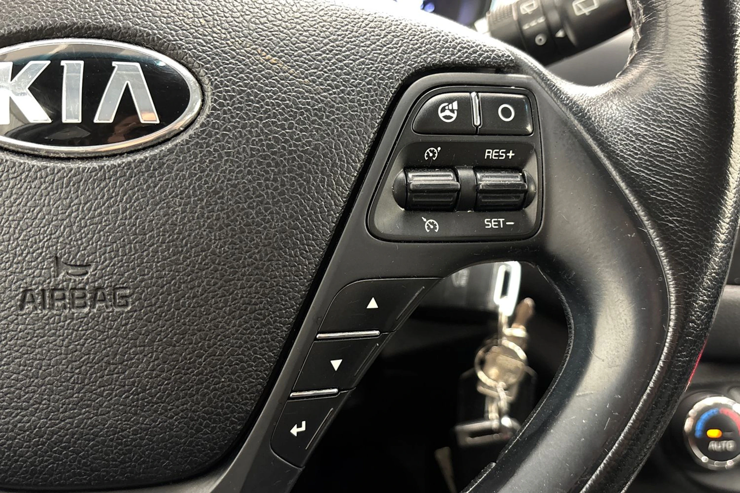 valkoinen Kia Ceed 2014 kuva 14.