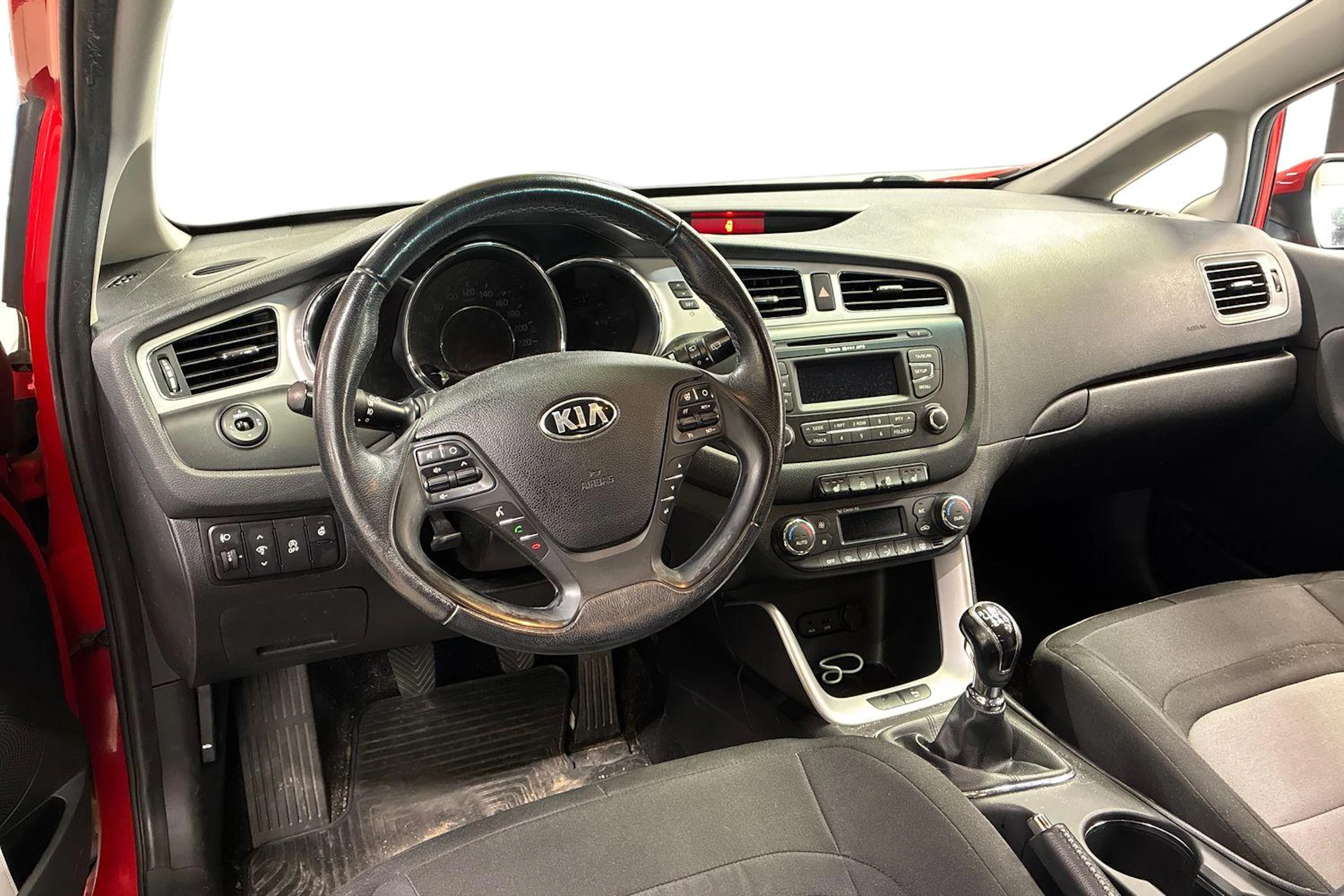 punainen Kia Ceed 2014 kuva 3.