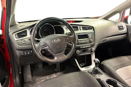 punainen Kia Ceed 2014 kuva 3.