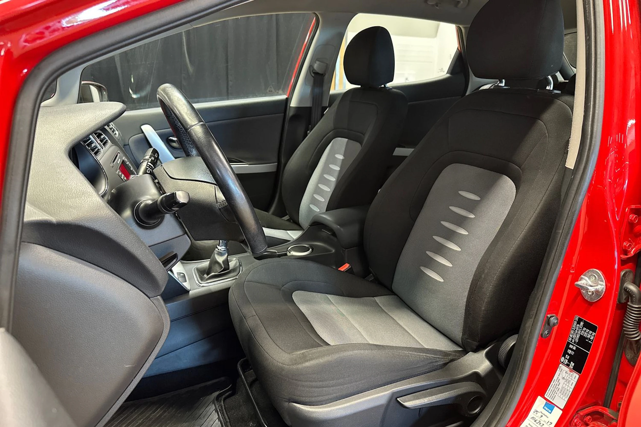 punainen Kia Ceed 2014 kuva 12.