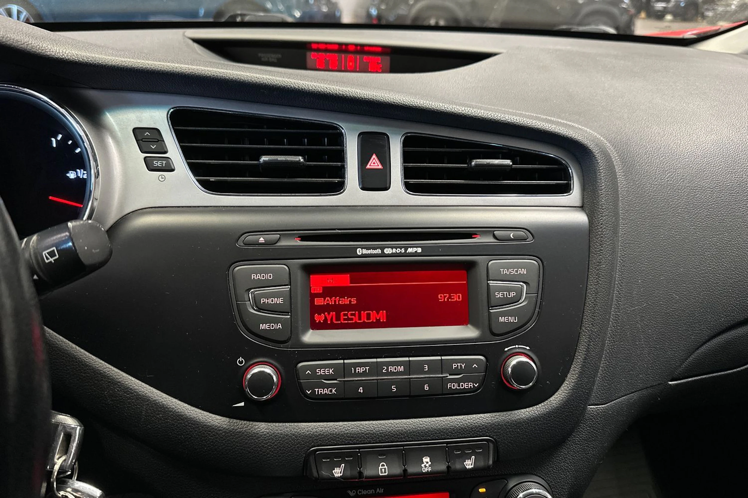 punainen Kia Ceed 2014 kuva 13.
