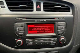 punainen Kia Ceed 2014 kuva 14.