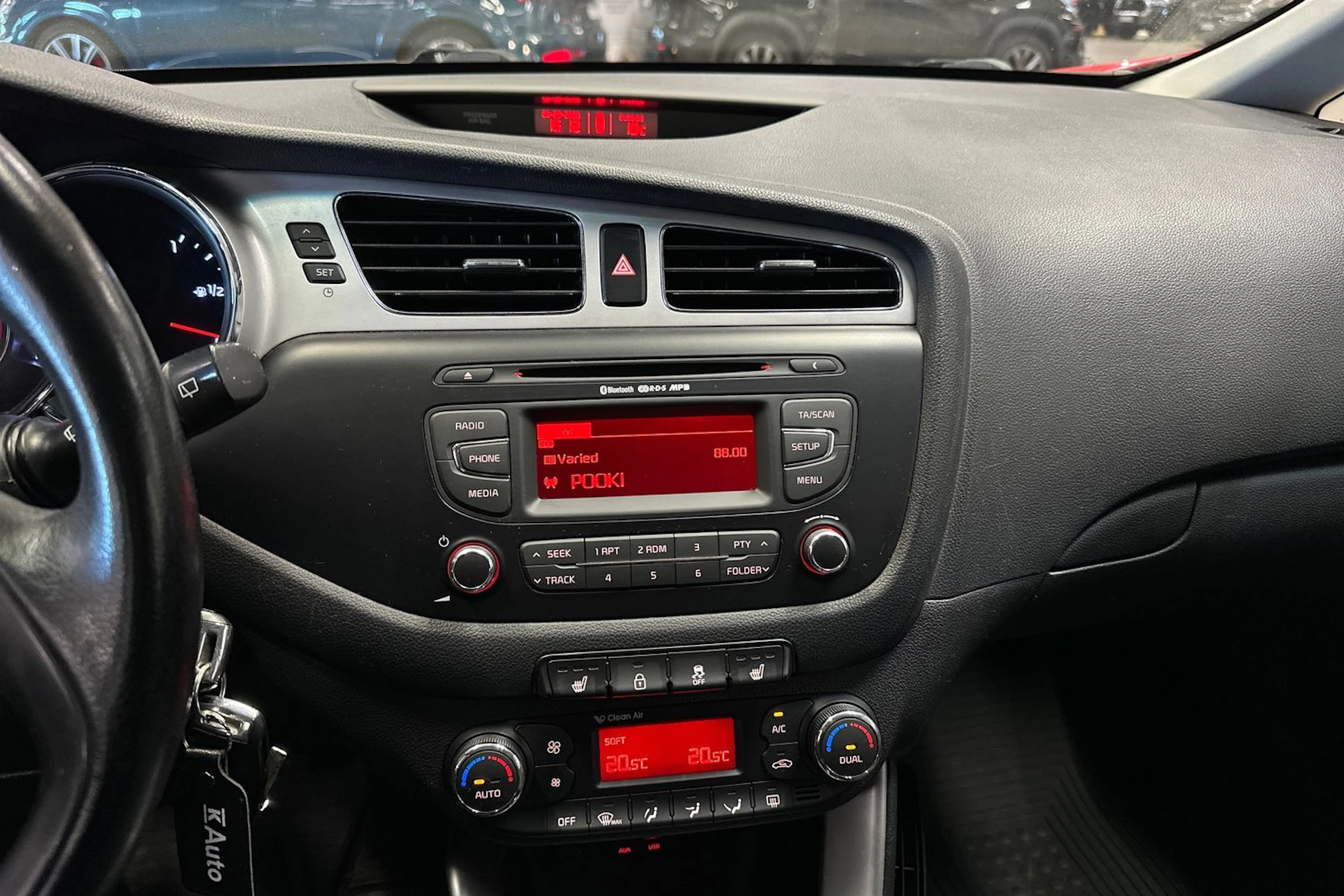 punainen Kia Ceed 2014 kuva 15.