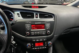 punainen Kia Ceed 2014 kuva 15.