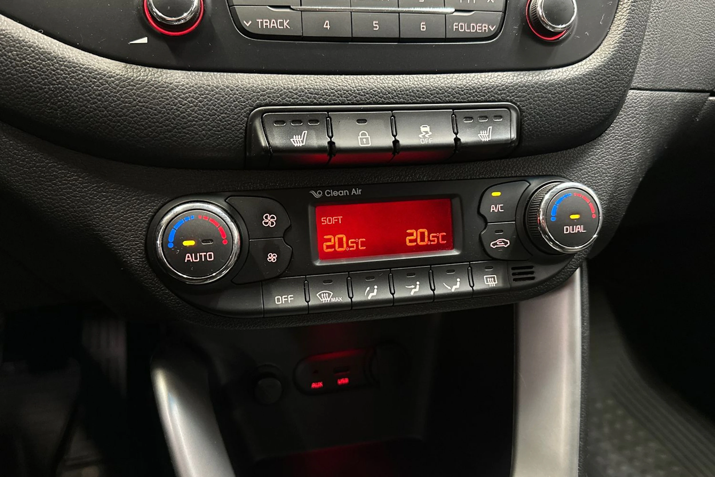 punainen Kia Ceed 2014 kuva 16.