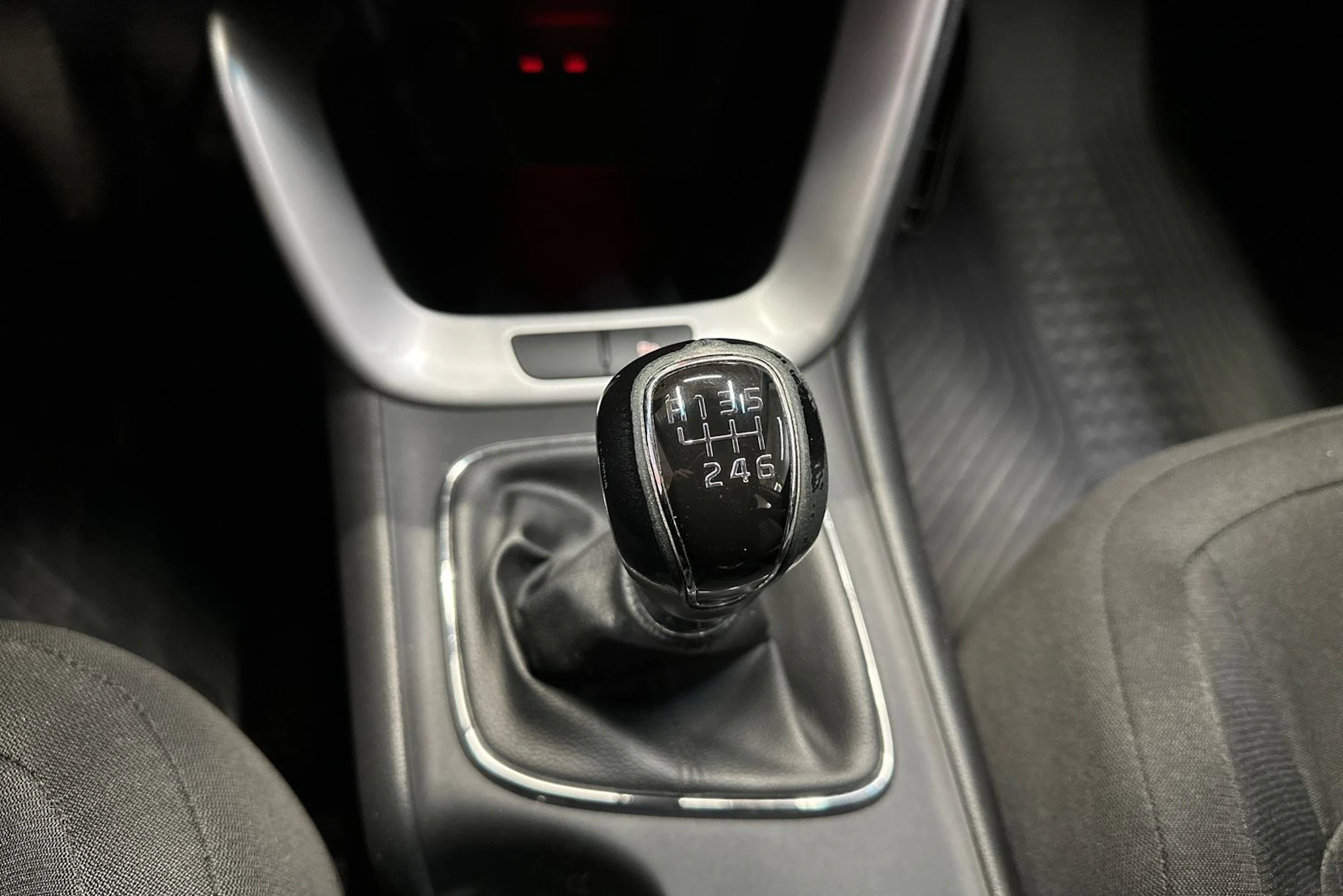punainen Kia Ceed 2014 kuva 18.
