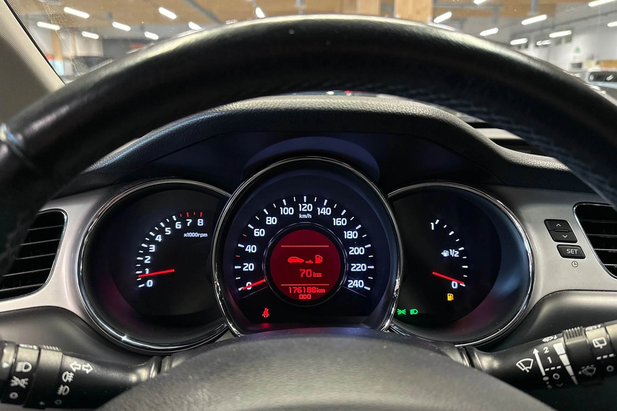 punainen Kia Ceed 2014 kuva 19.
