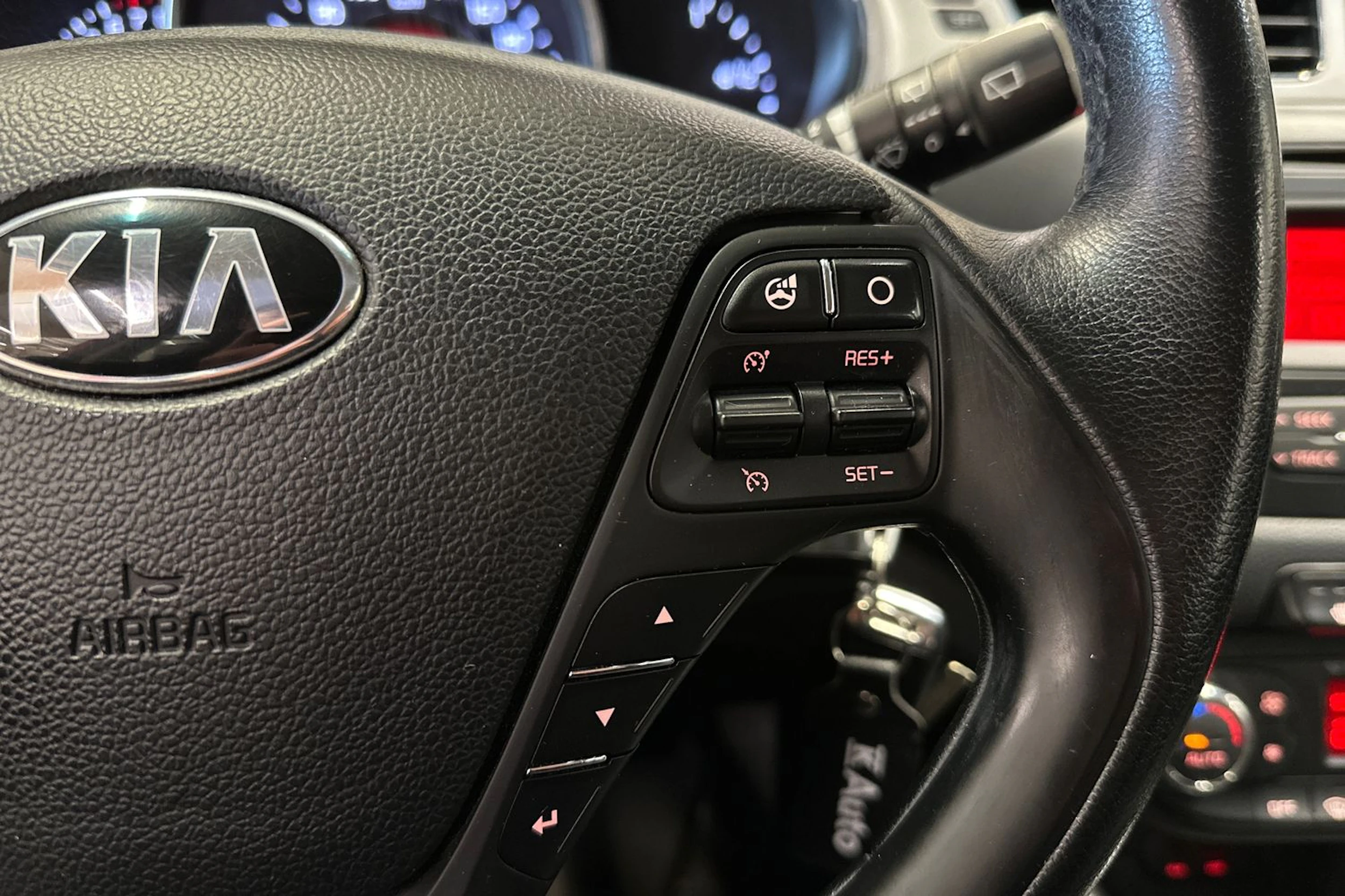punainen Kia Ceed 2014 kuva 21.