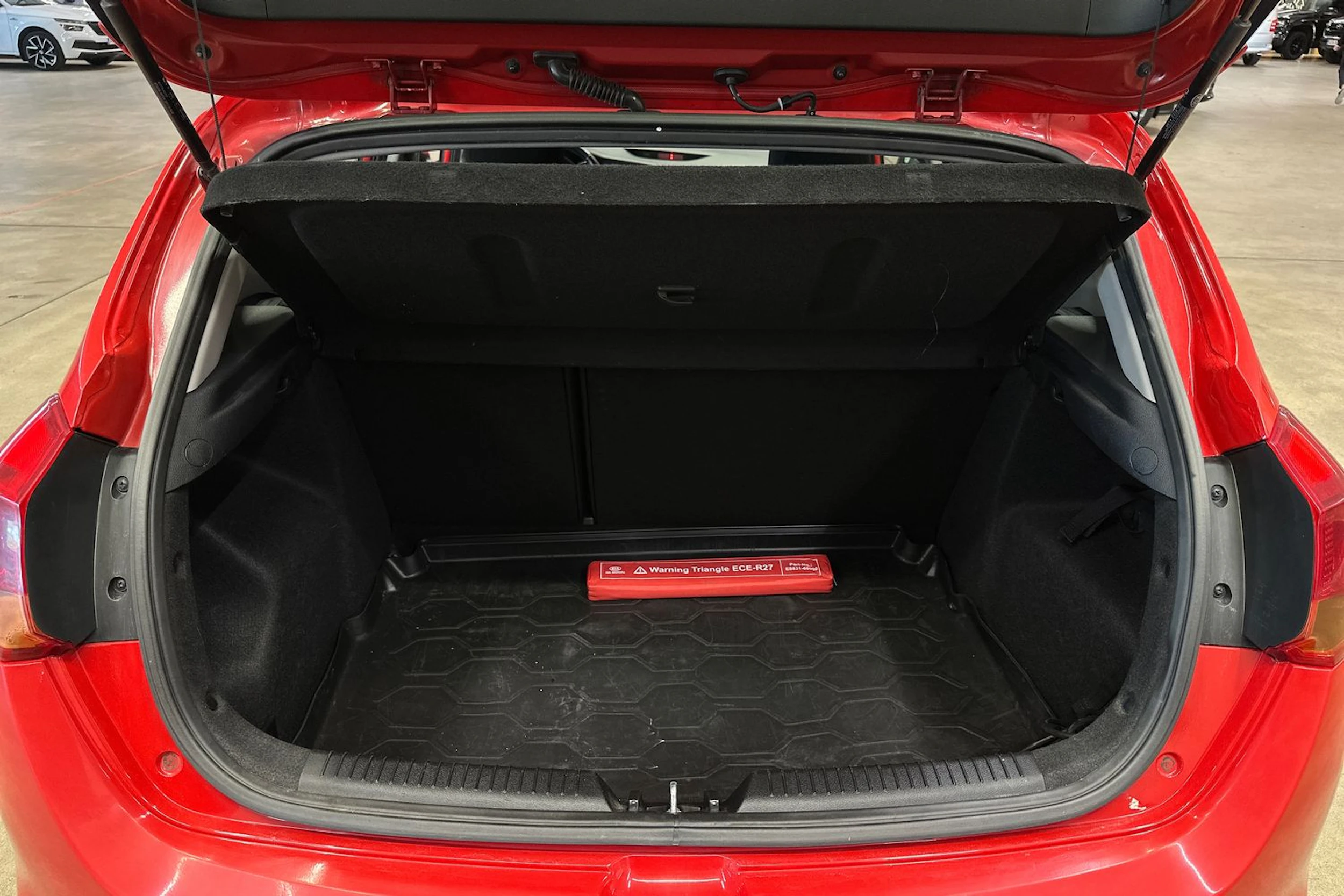 punainen Kia Ceed 2014 kuva 24.