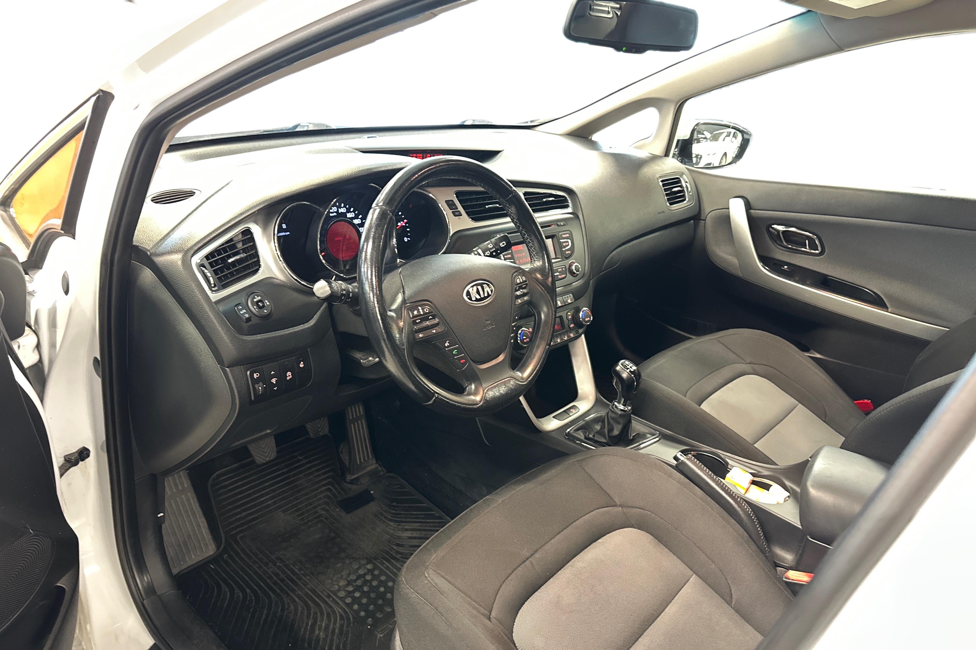 Kia Ceed 1,6 ISG EX SW EcoDynamics 2014, kuva 3/3