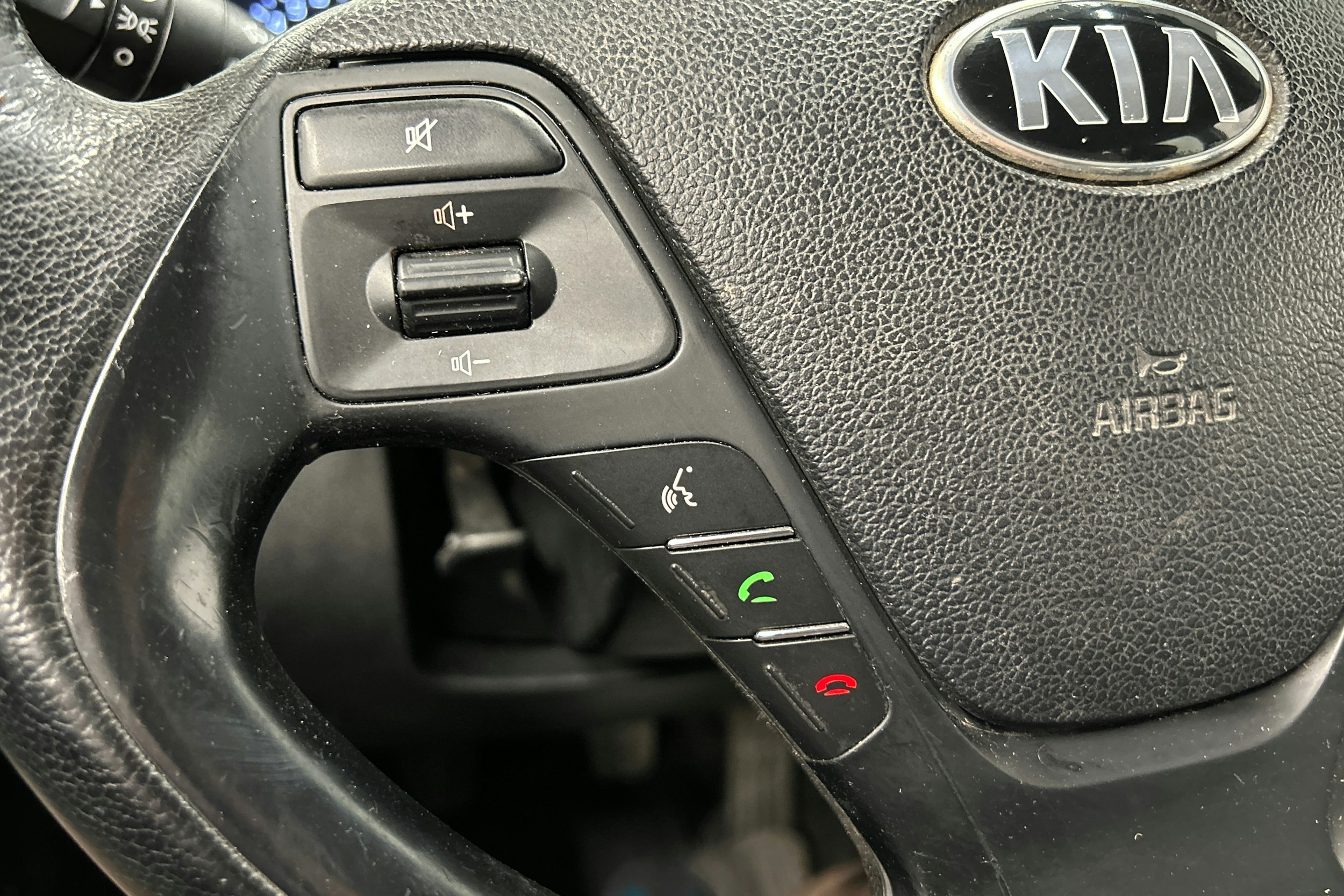 sininen Kia cee´d 2014 kuva 16.