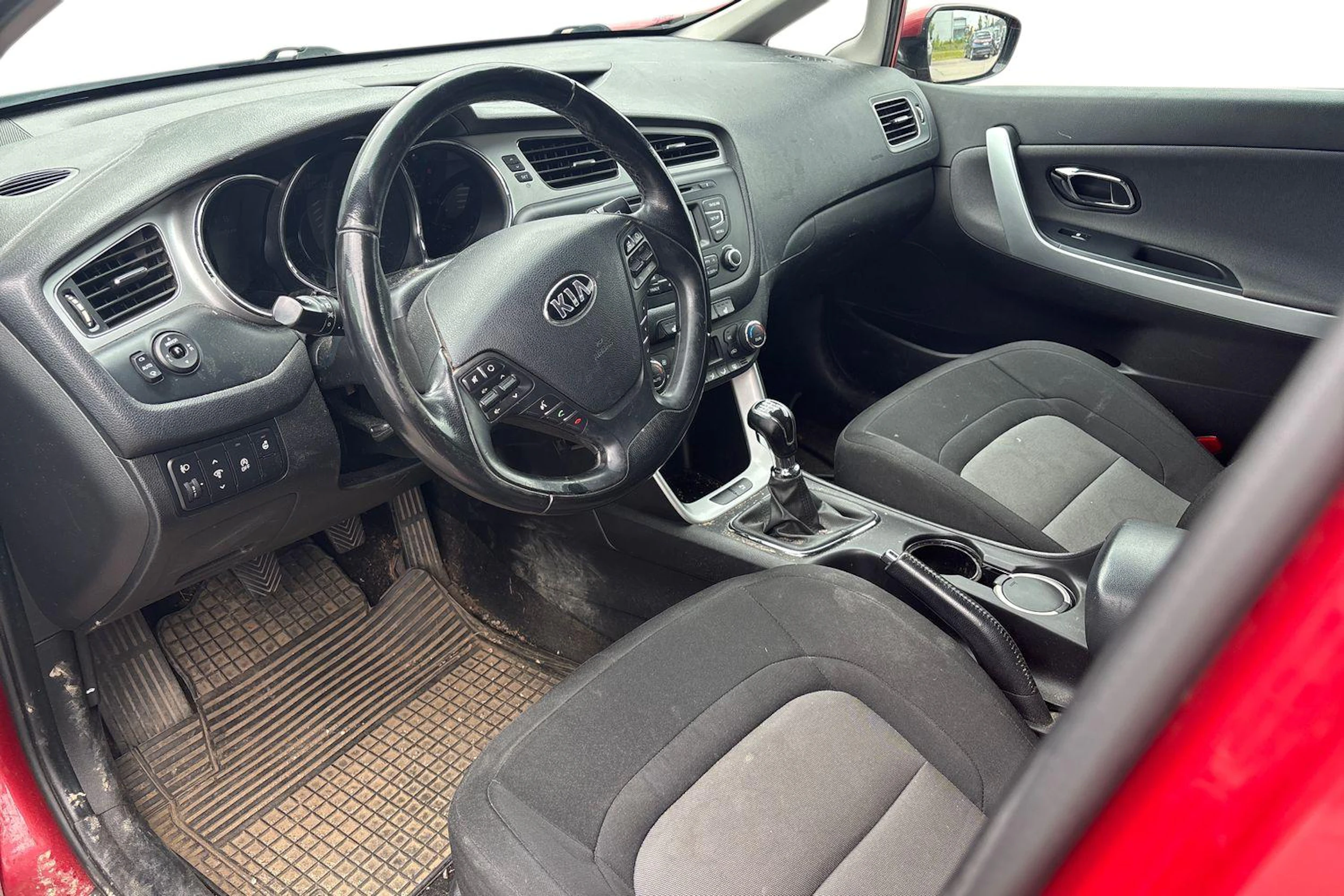 punainen Kia Ceed 2014 kuva 3.