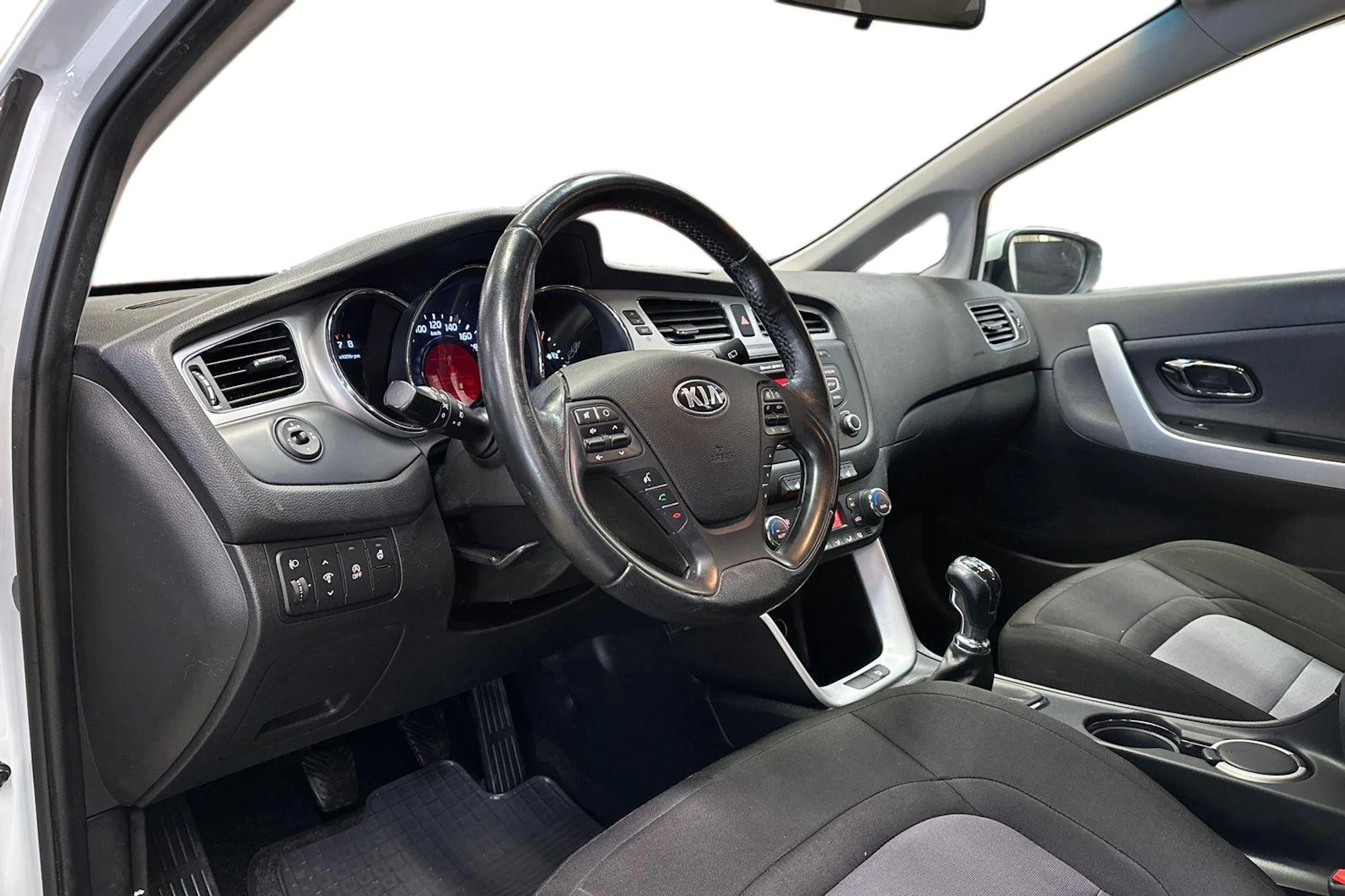 valkoinen Kia Ceed 2015 kuva 6.