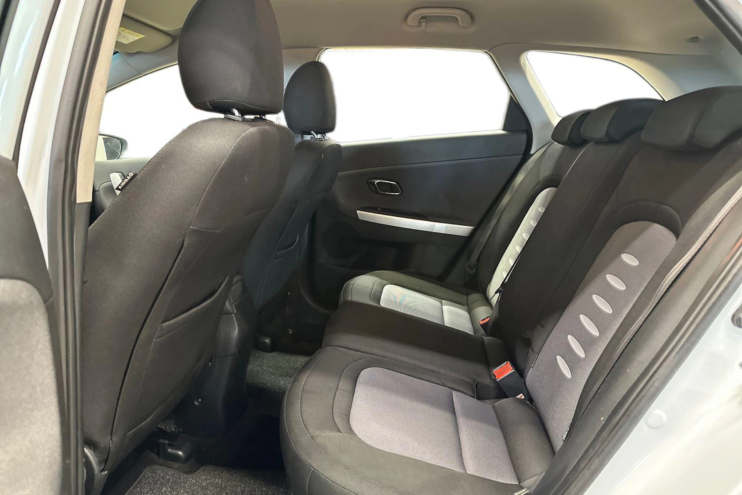valkoinen Kia Ceed 2015 kuva 8.