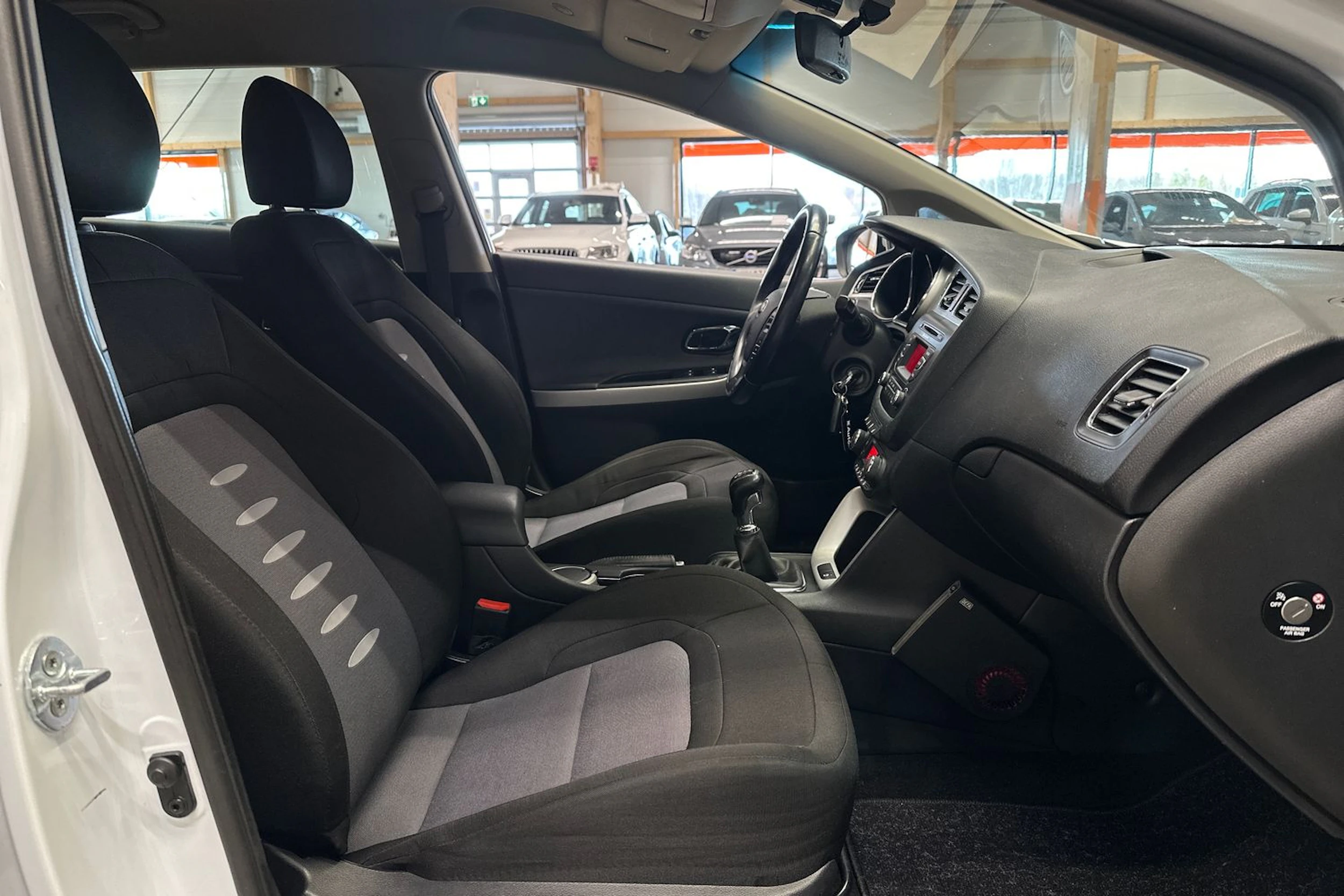 valkoinen Kia Ceed 2015 kuva 11.