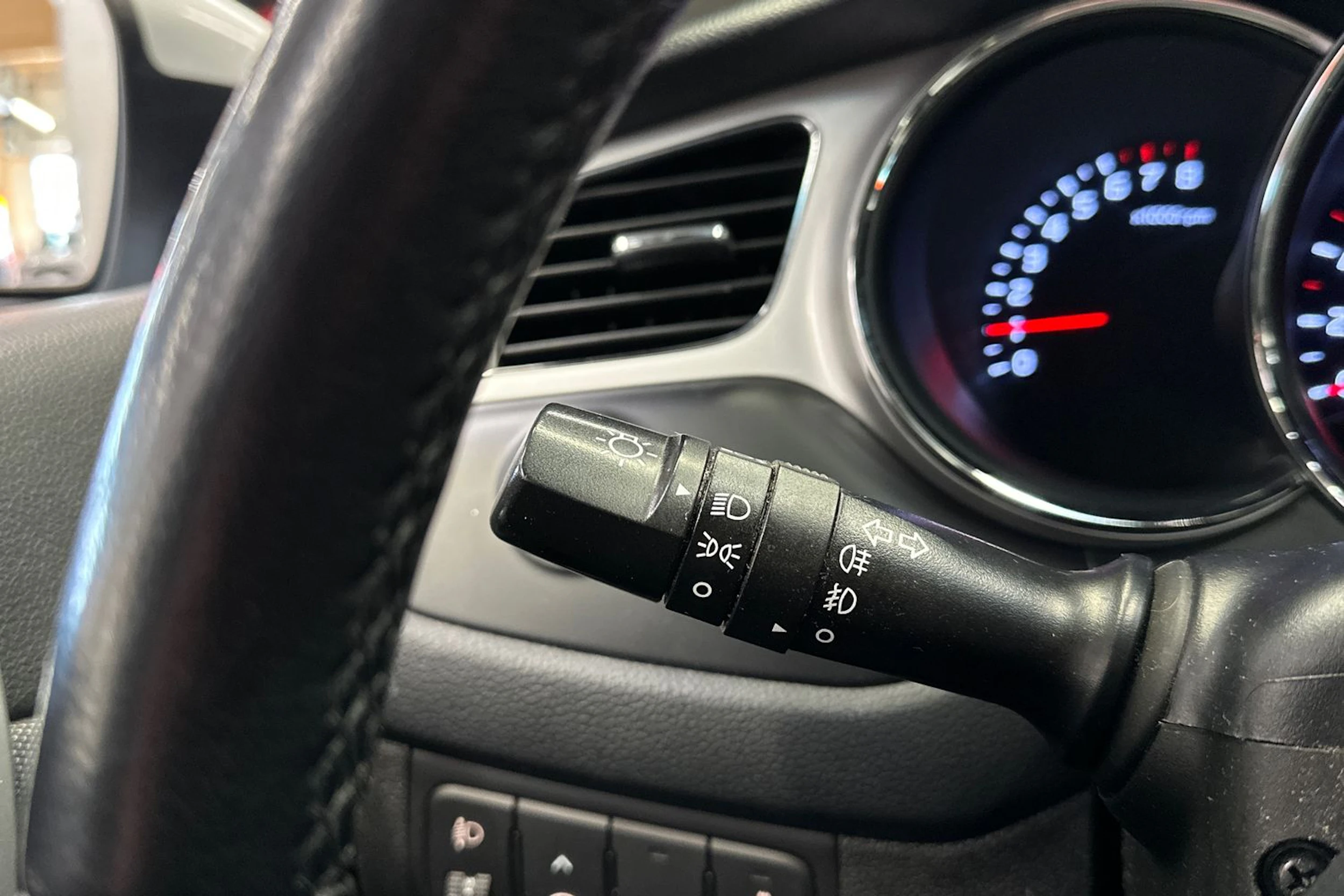 valkoinen Kia Ceed 2015 kuva 17.