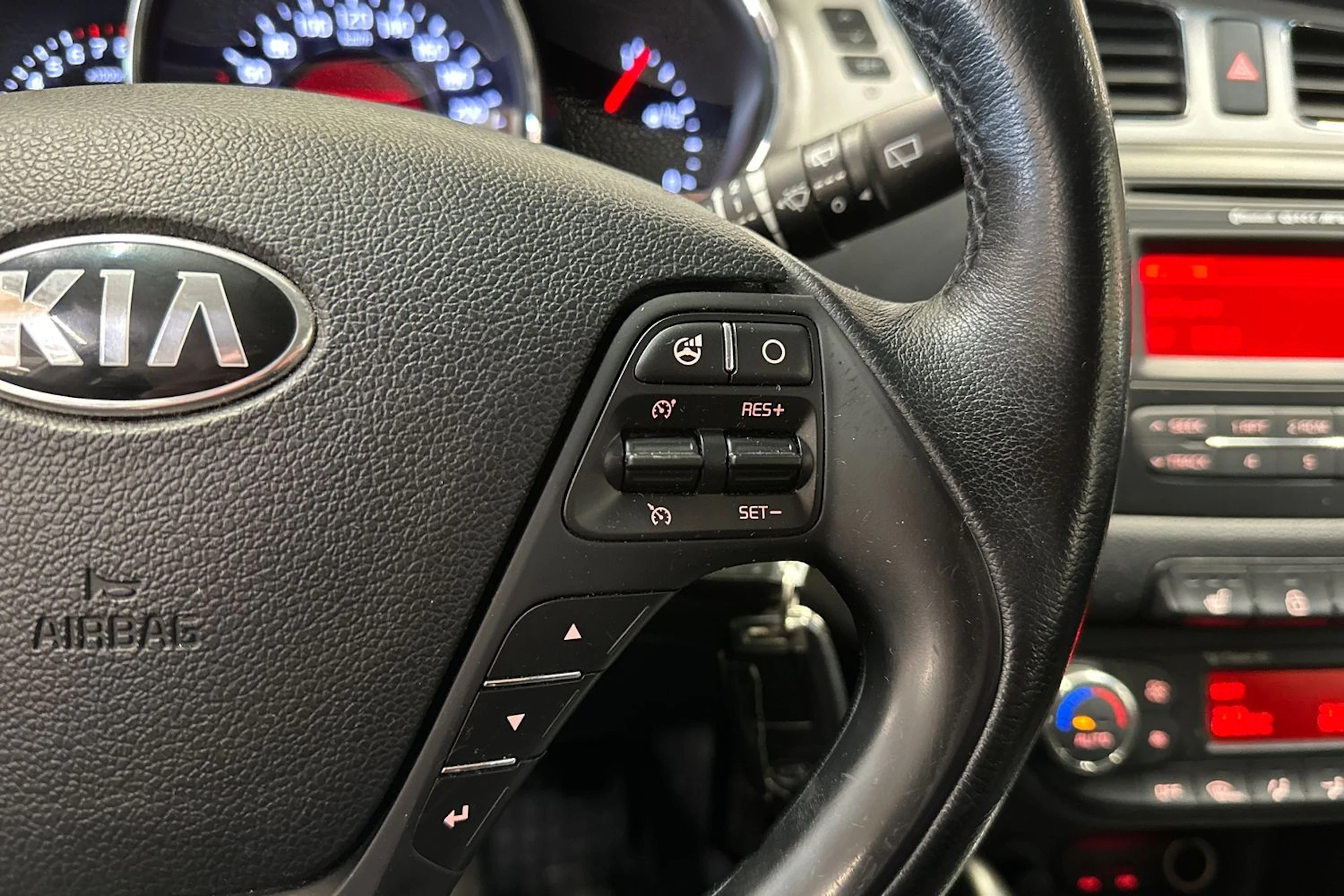 valkoinen Kia Ceed 2015 kuva 20.