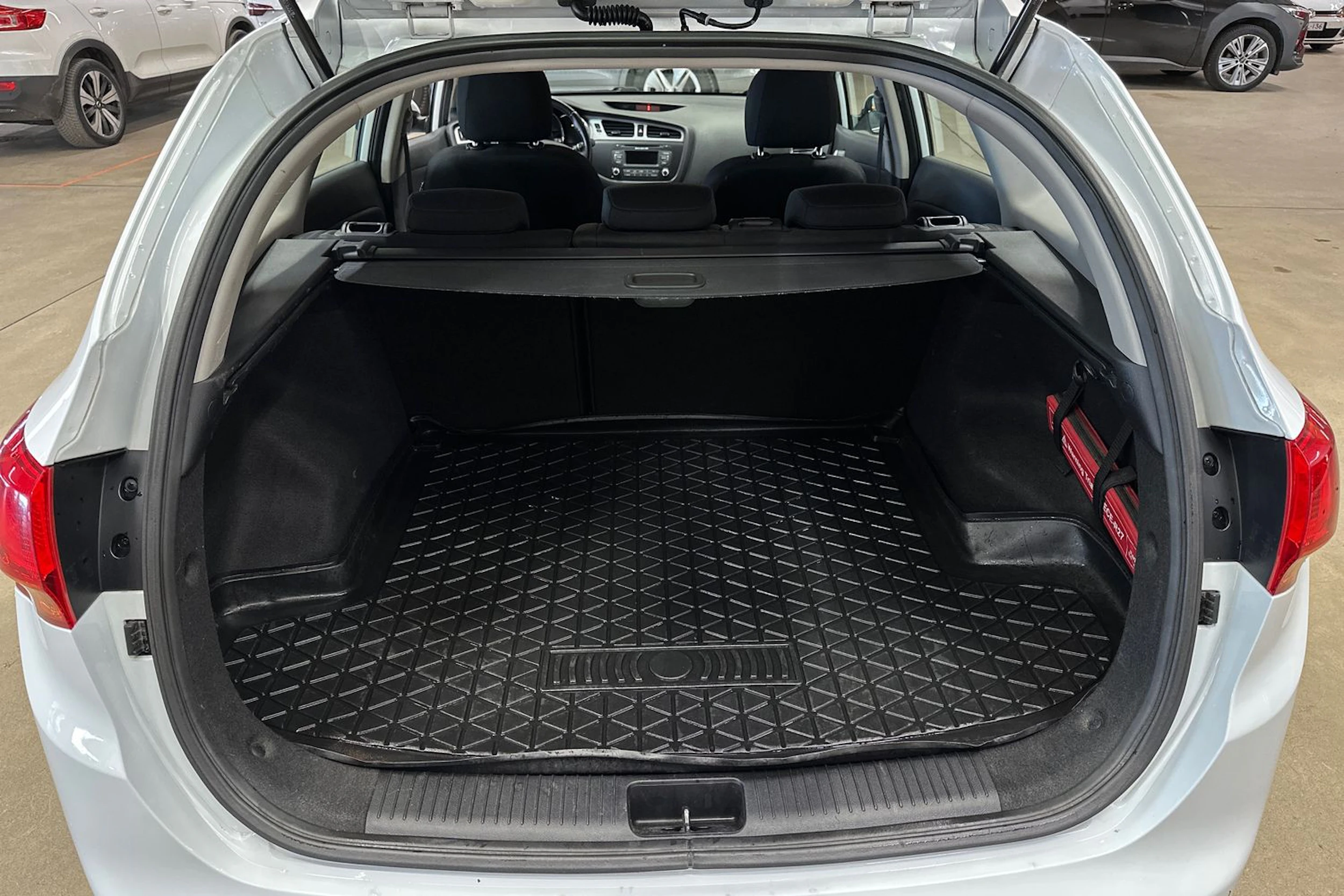 valkoinen Kia Ceed 2015 kuva 23.