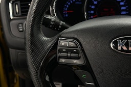 keltainen Kia cee'd 2015 kuva 13.