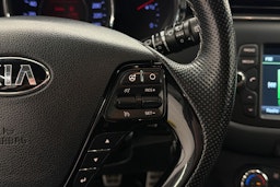 keltainen Kia cee'd 2015 kuva 14.