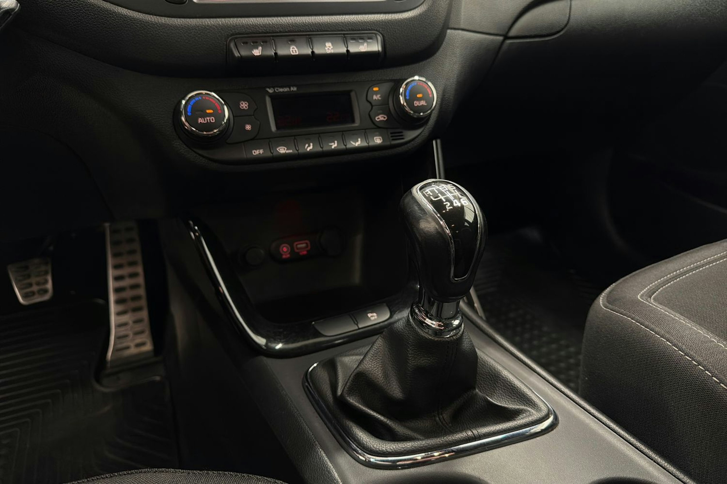 keltainen Kia cee'd 2015 kuva 21.