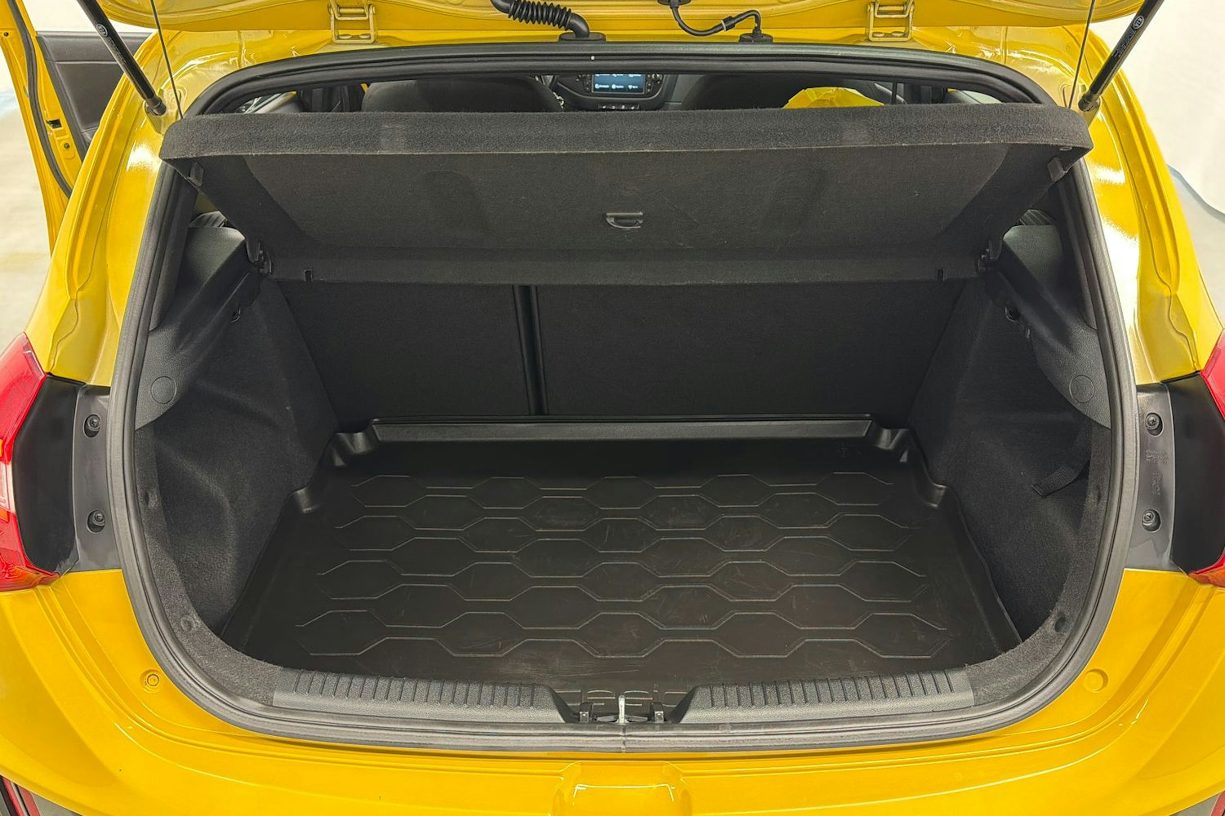 keltainen Kia cee'd 2015 kuva 22.