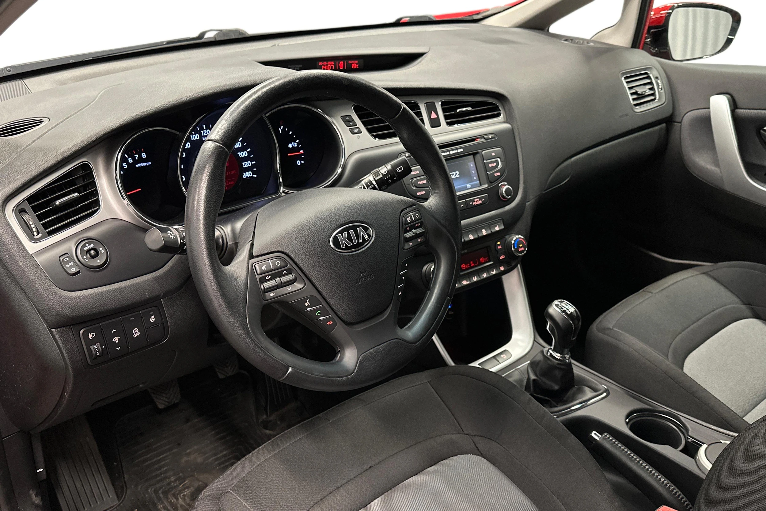 punainen Kia Ceed 2015 kuva 6.