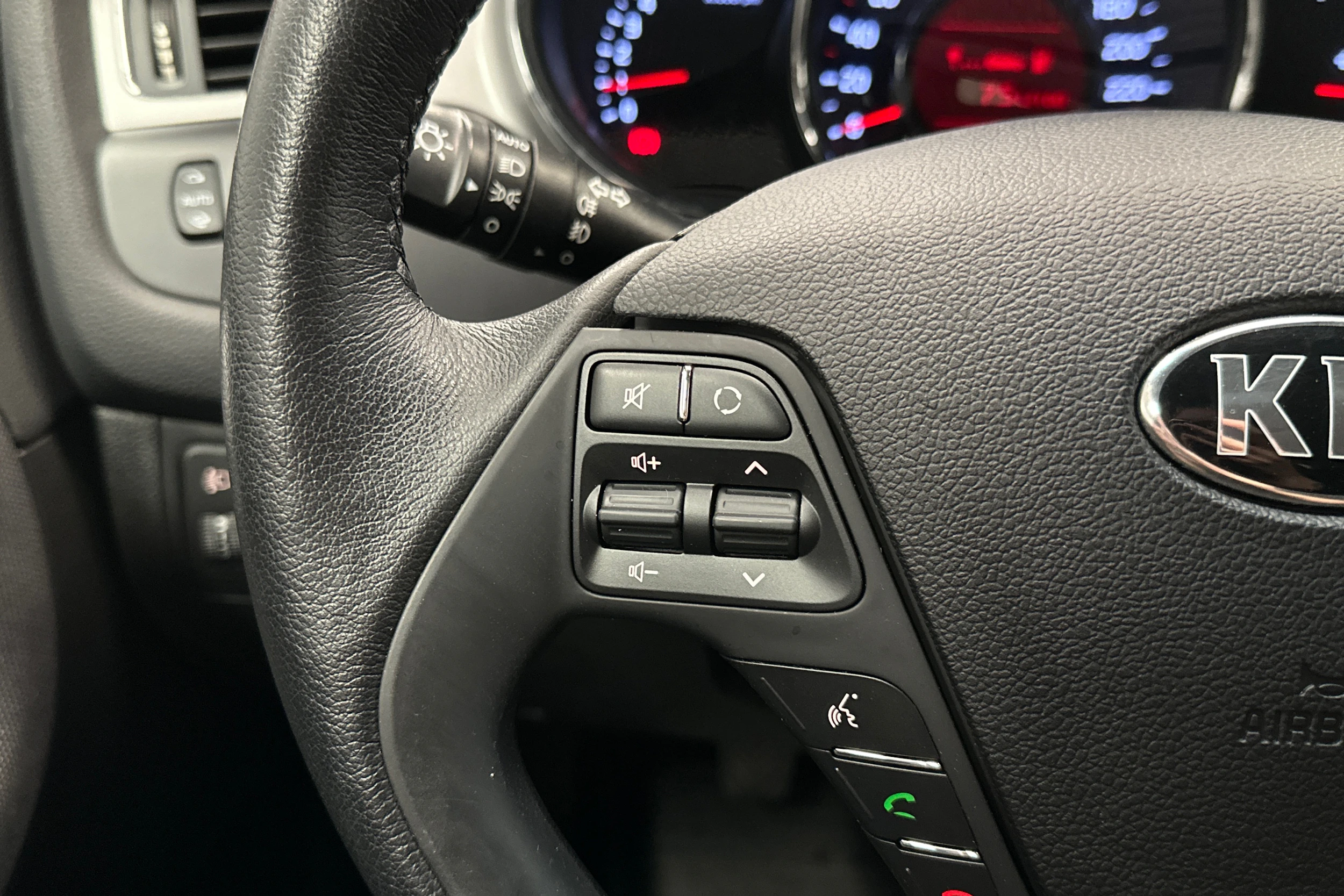 punainen Kia Ceed 2015 kuva 11.