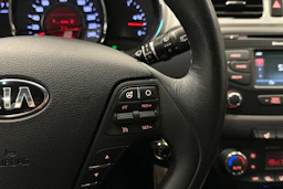 punainen Kia Ceed 2015 kuva 12.
