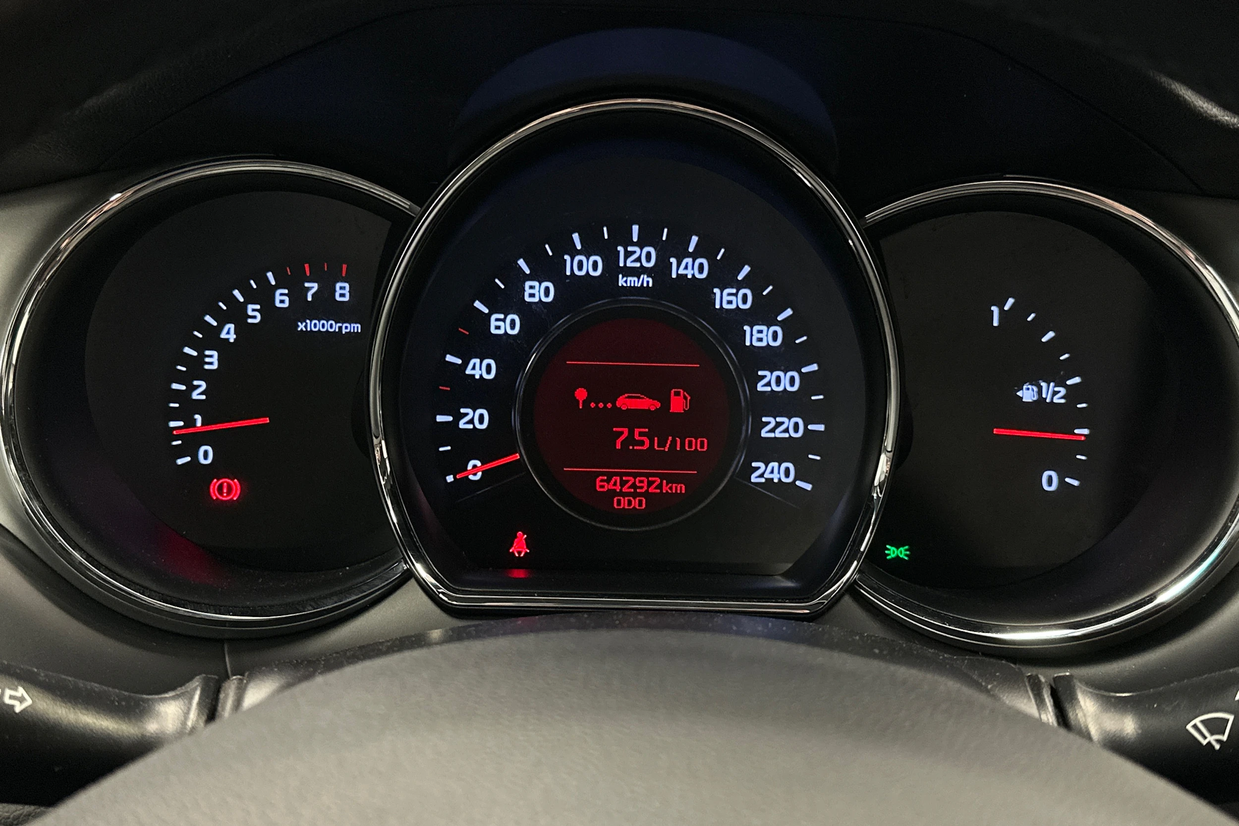 punainen Kia Ceed 2015 kuva 13.
