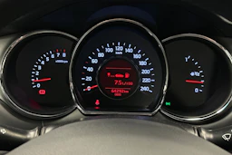 punainen Kia Ceed 2015 kuva 13.
