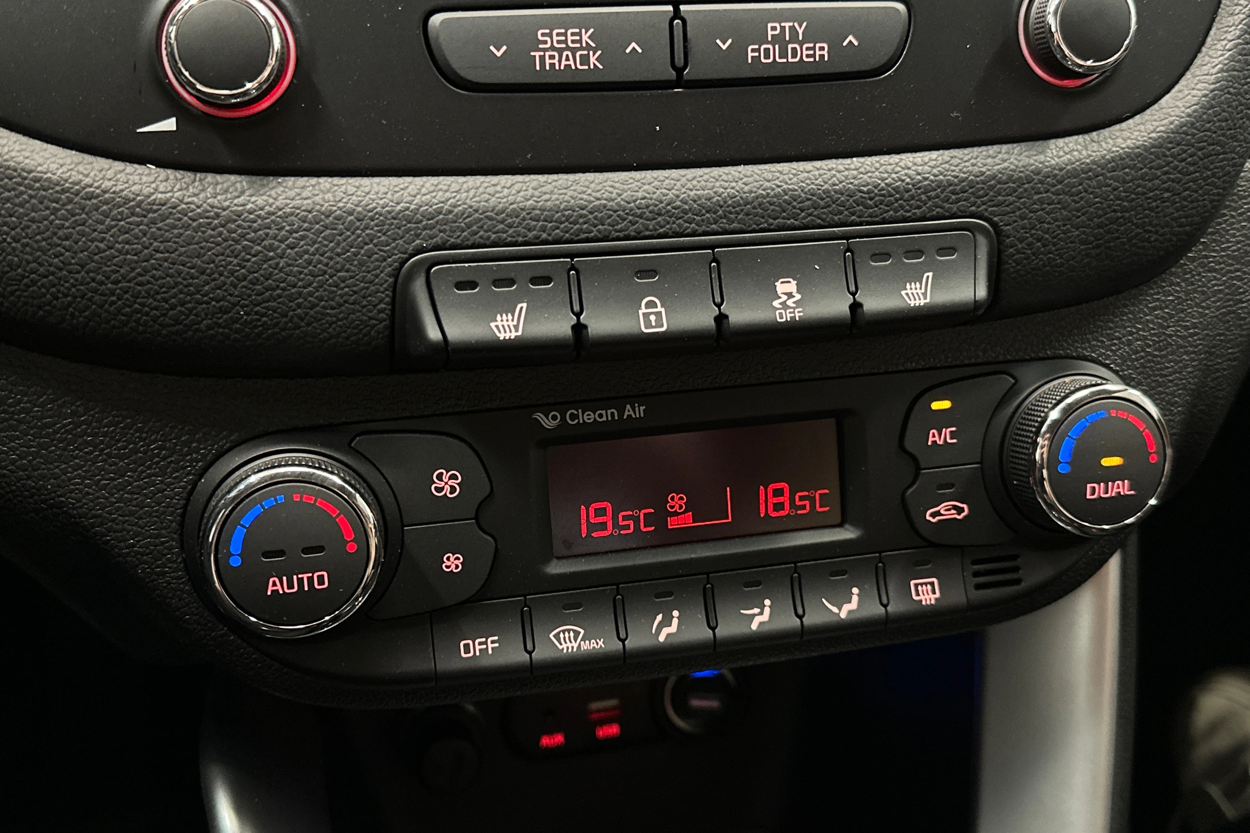 punainen Kia Ceed 2015 kuva 21.