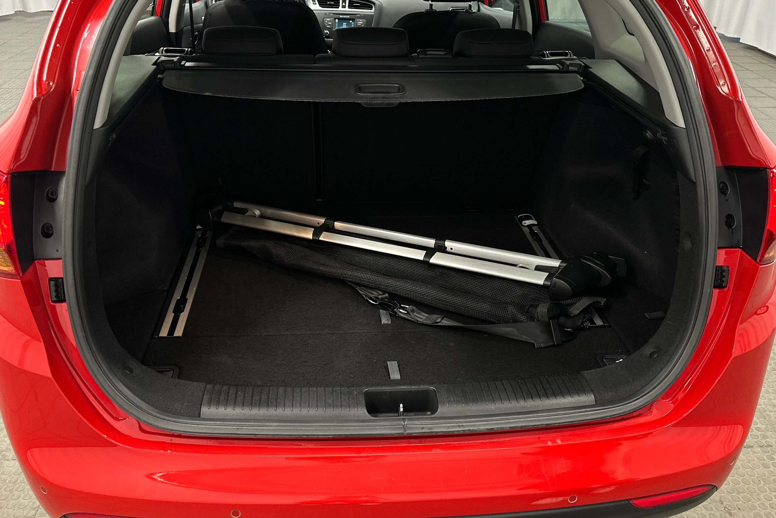 punainen Kia Ceed 2015 kuva 24.