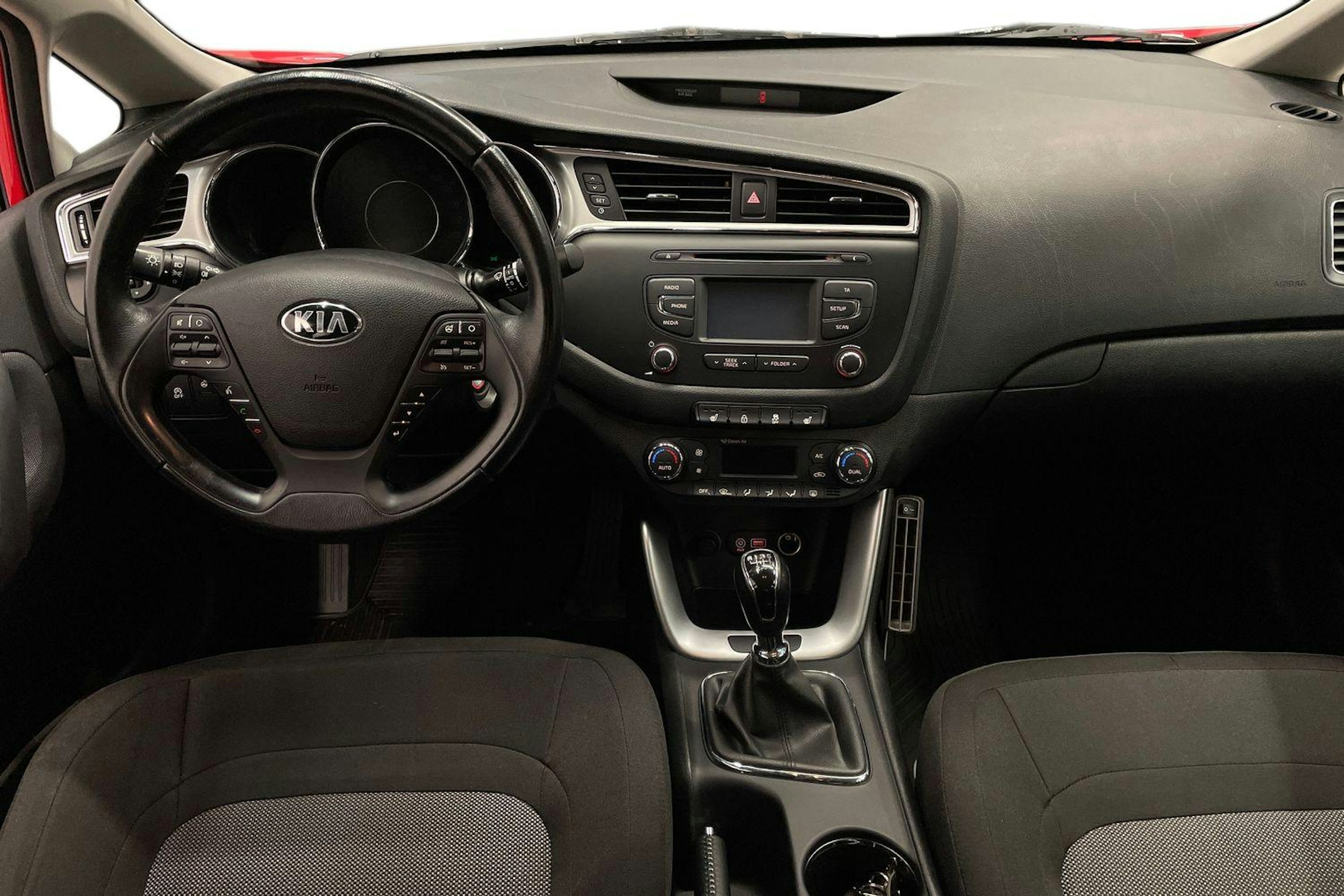 Punainen Kia cee'd 2016 kuva 7.