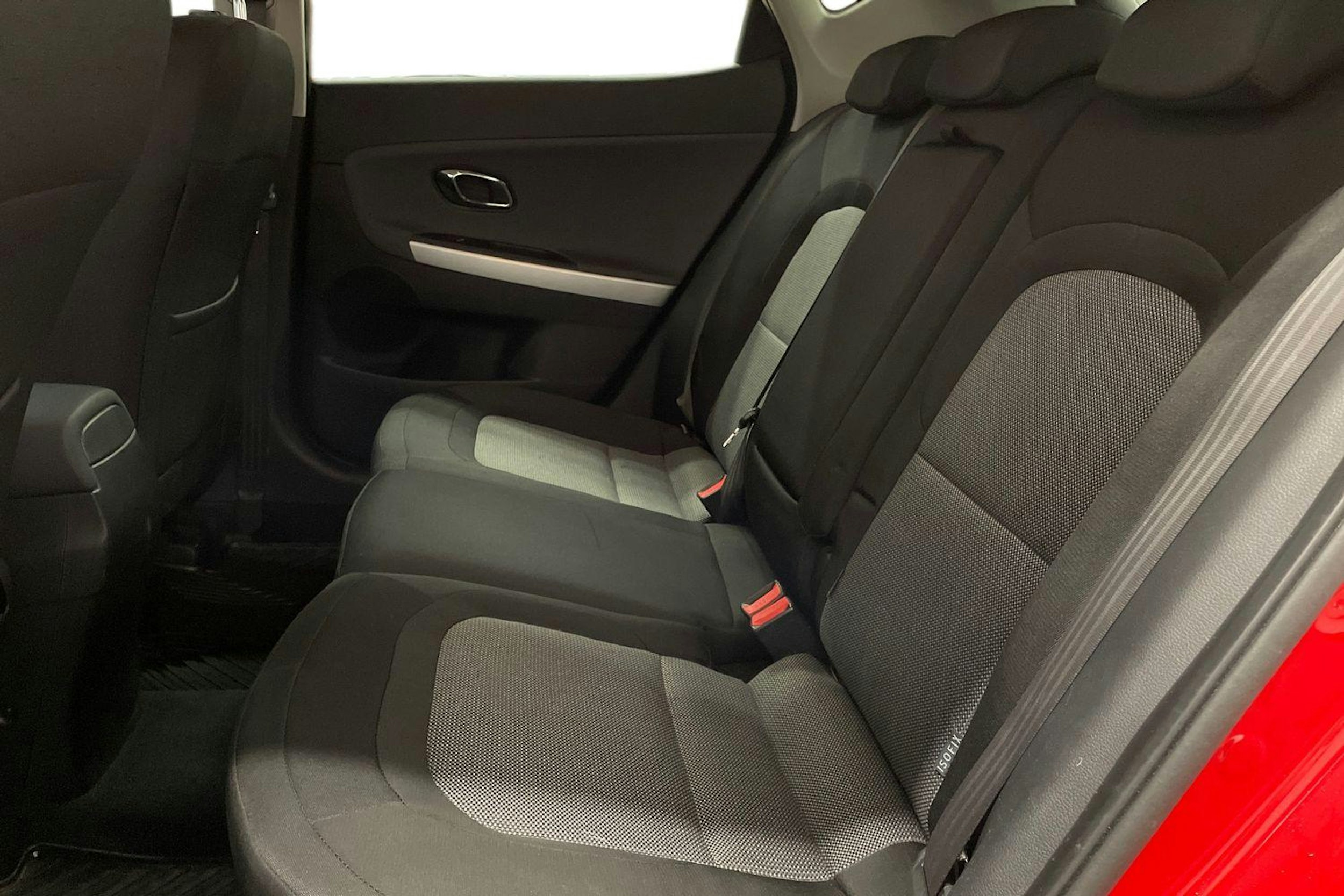 Punainen Kia cee'd 2016 kuva 8.