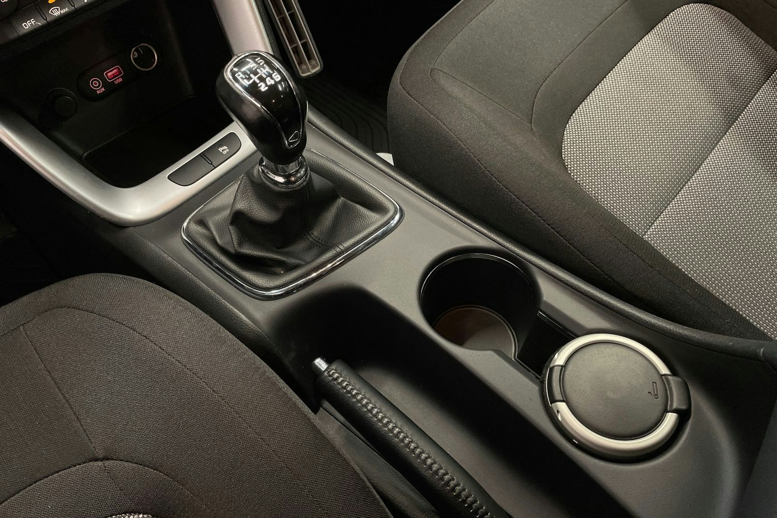 Punainen Kia cee'd 2016 kuva 18.