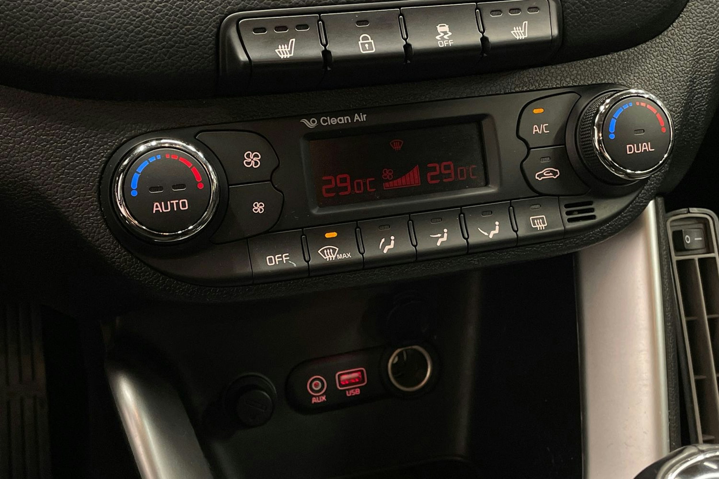 Punainen Kia cee'd 2016 kuva 19.