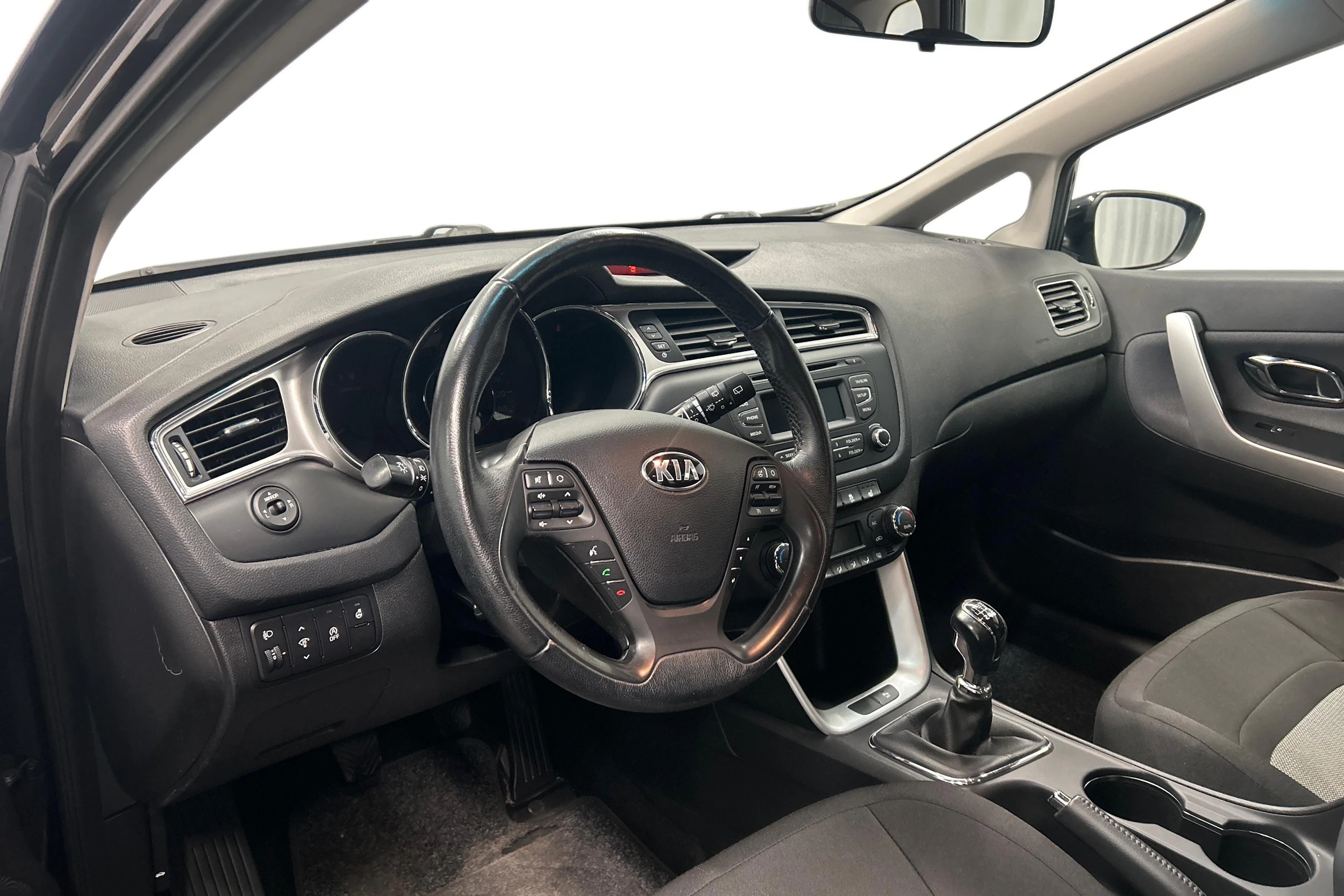 Musta Kia cee'd 2016 kuva 8.
