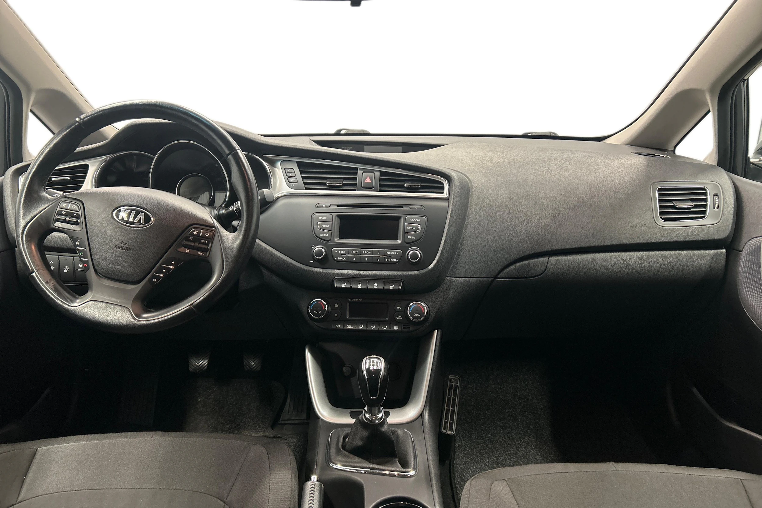 Musta Kia cee'd 2016 kuva 9.