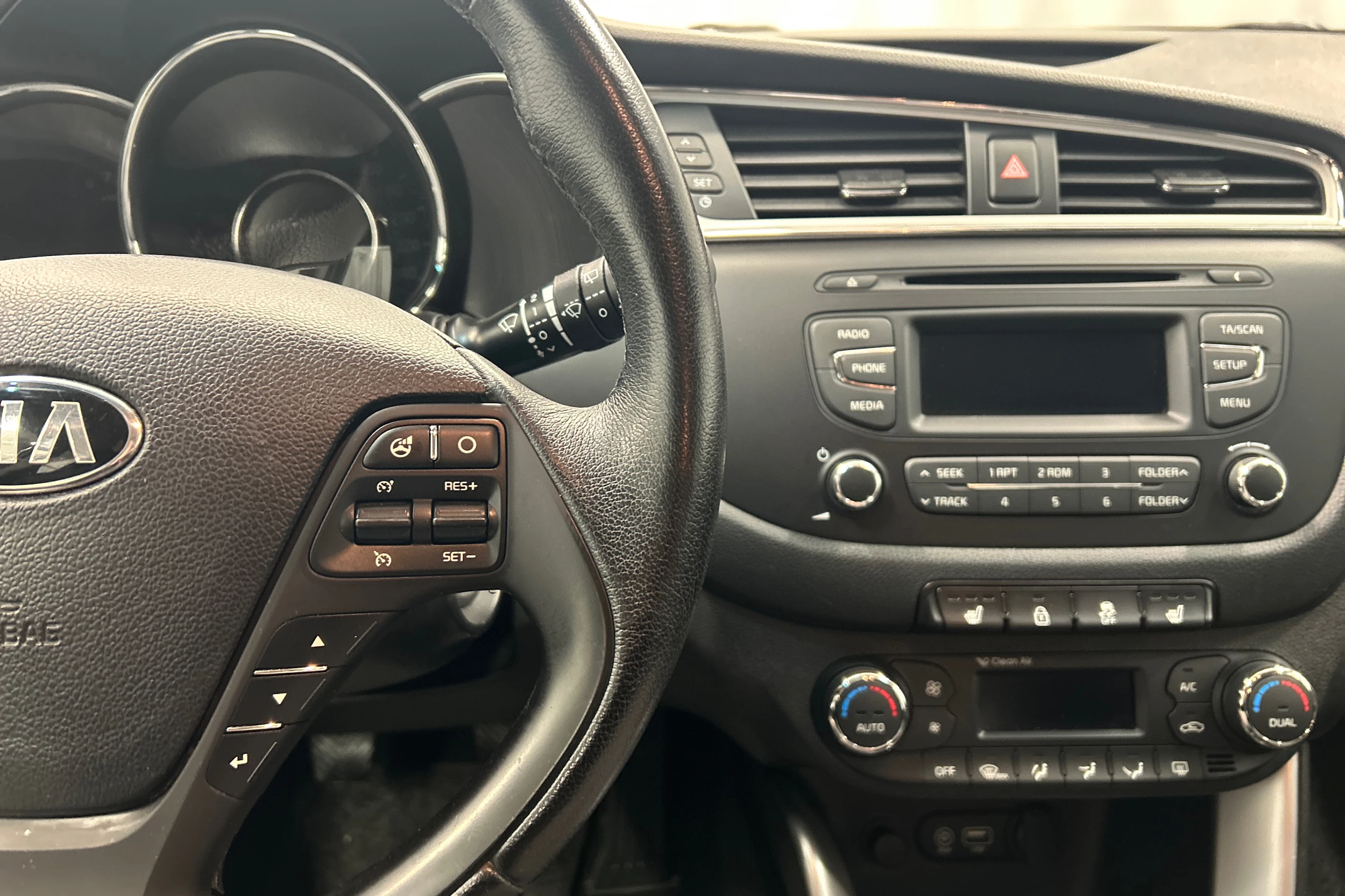 Musta Kia cee'd 2016 kuva 16.