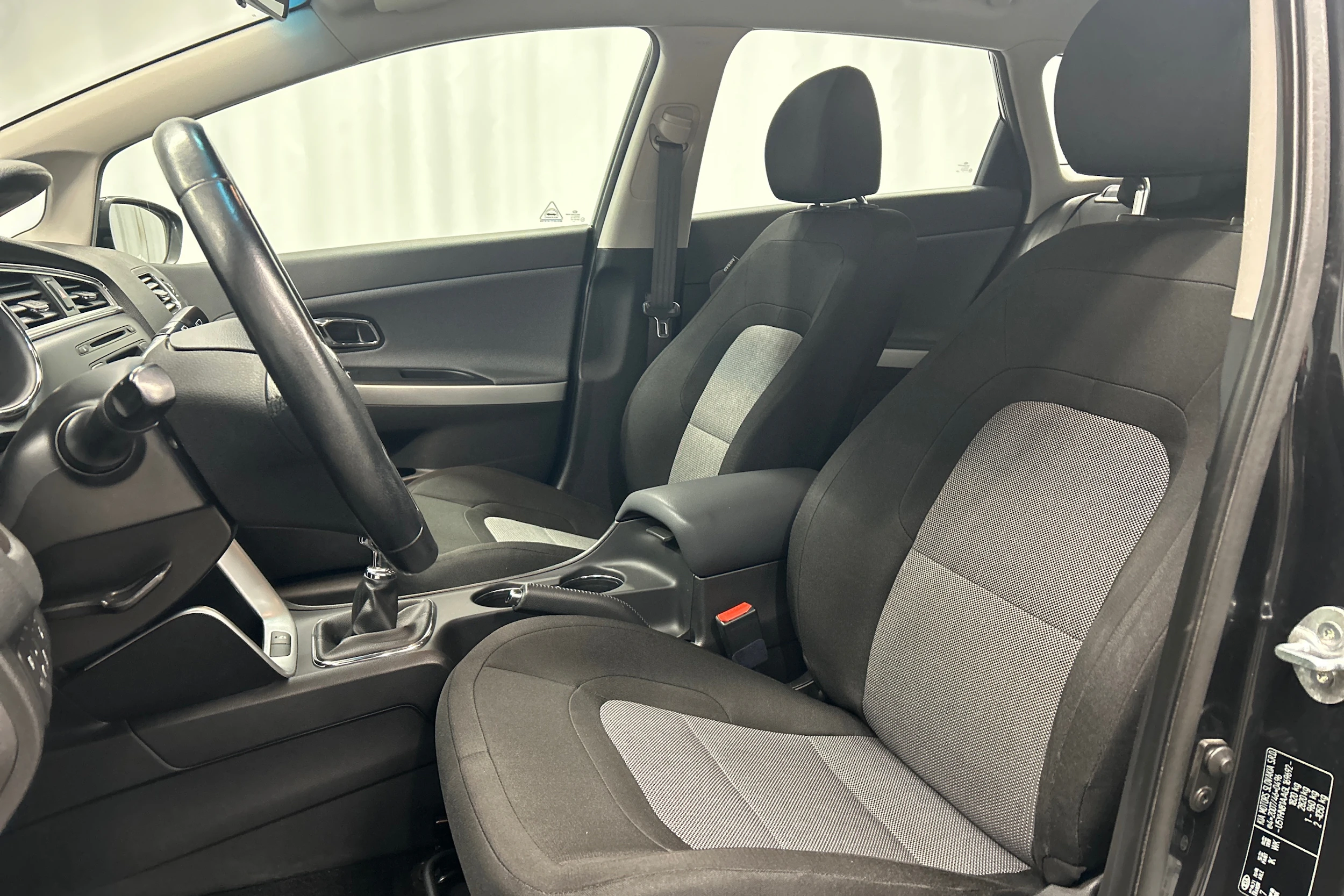 Musta Kia cee'd 2016 kuva 23.