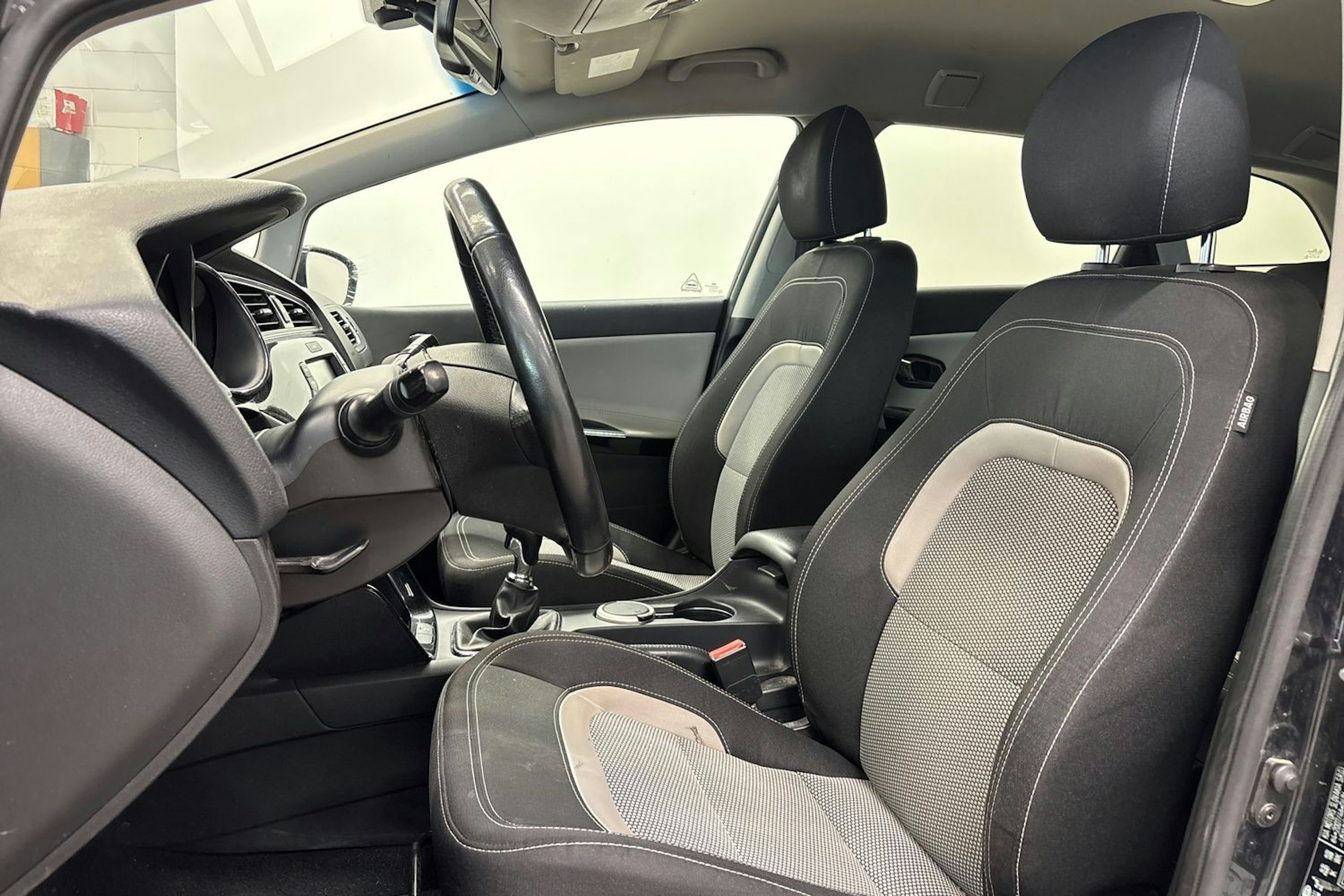 Musta Kia cee'd 2016 kuva 11.