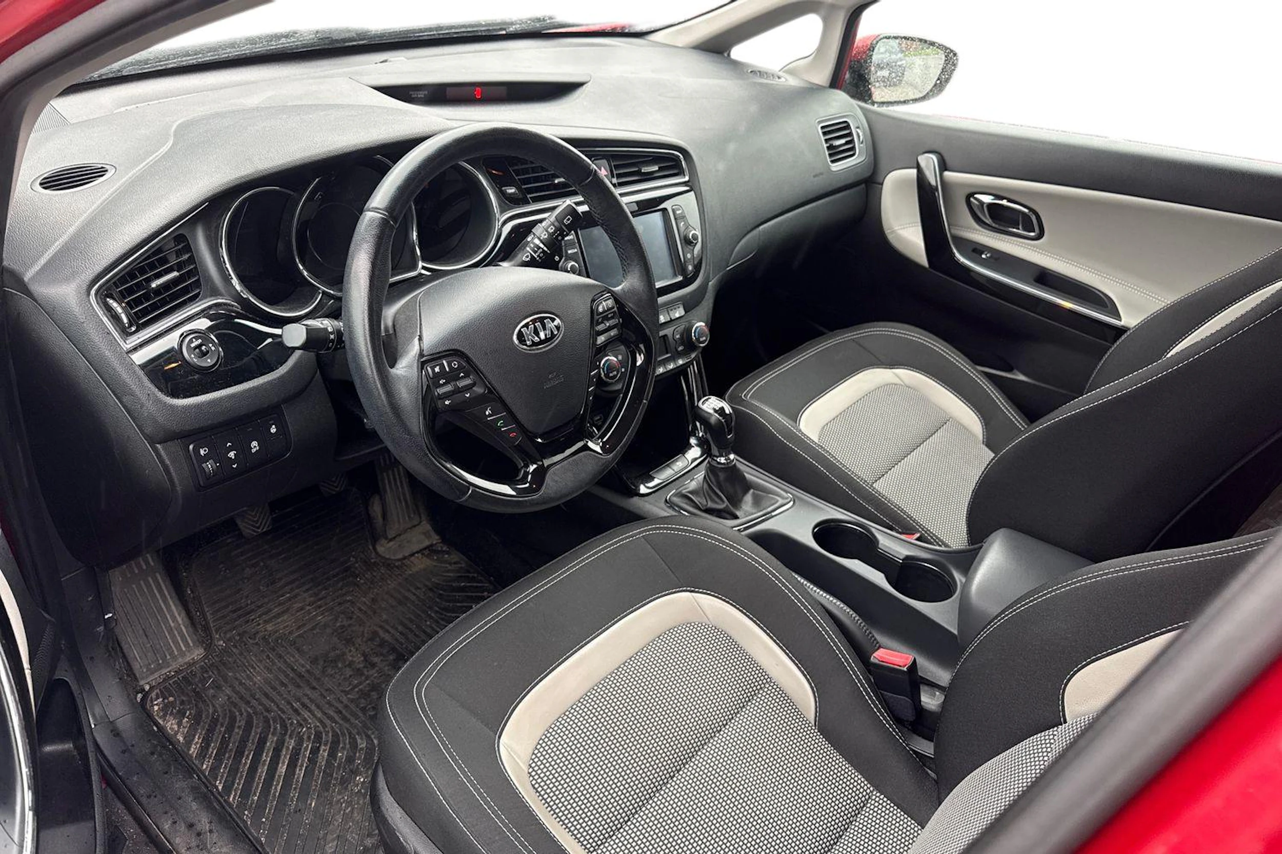 punainen Kia Ceed 2017 kuva 3.