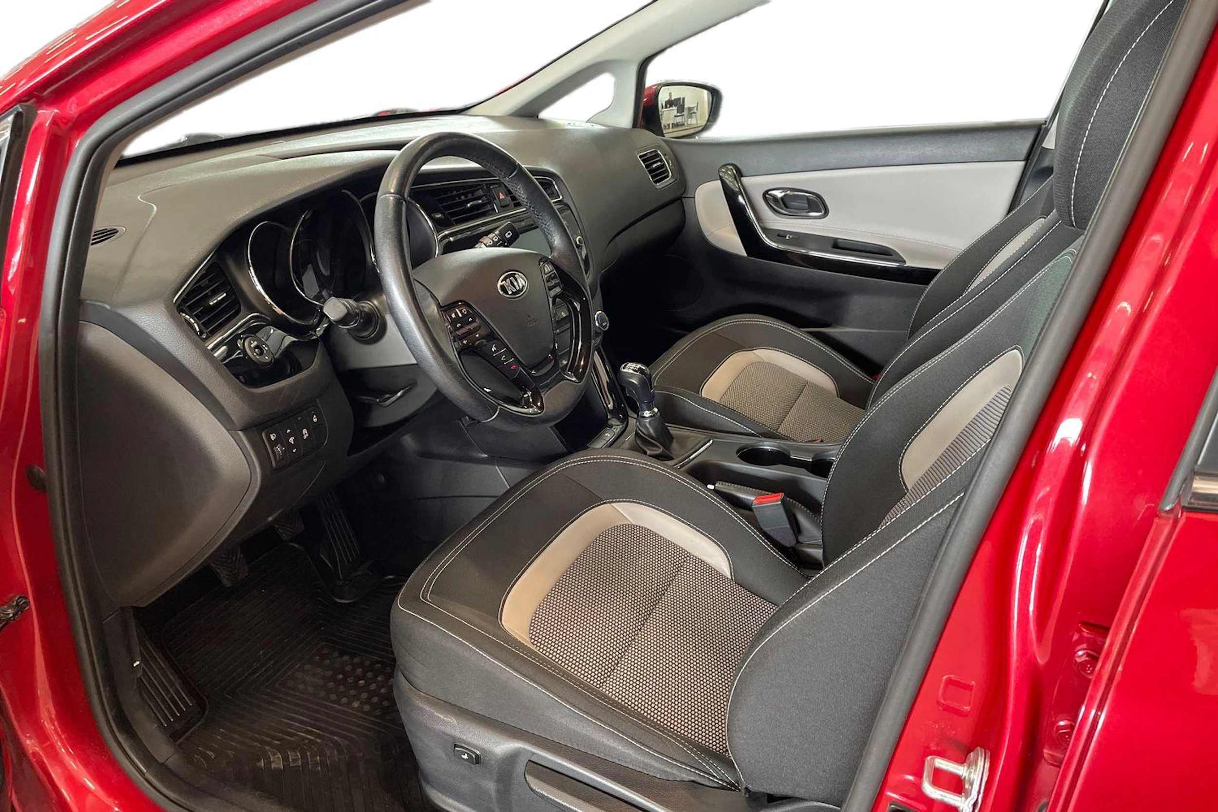 punainen Kia Ceed 2017 kuva 7.