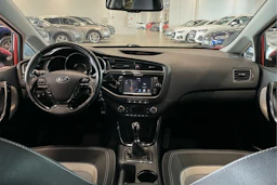 punainen Kia Ceed 2017 kuva 11.