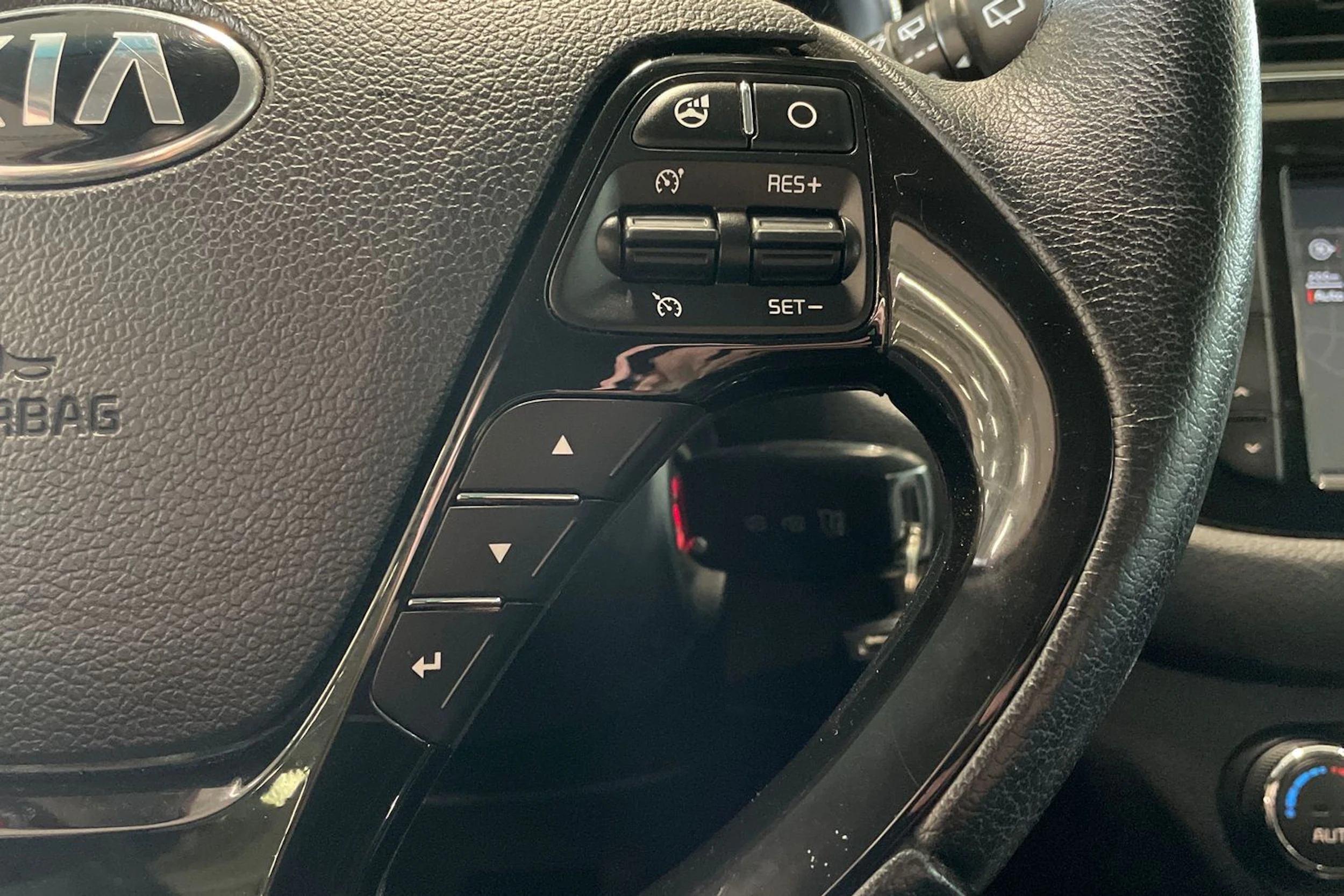 punainen Kia Ceed 2017 kuva 13.