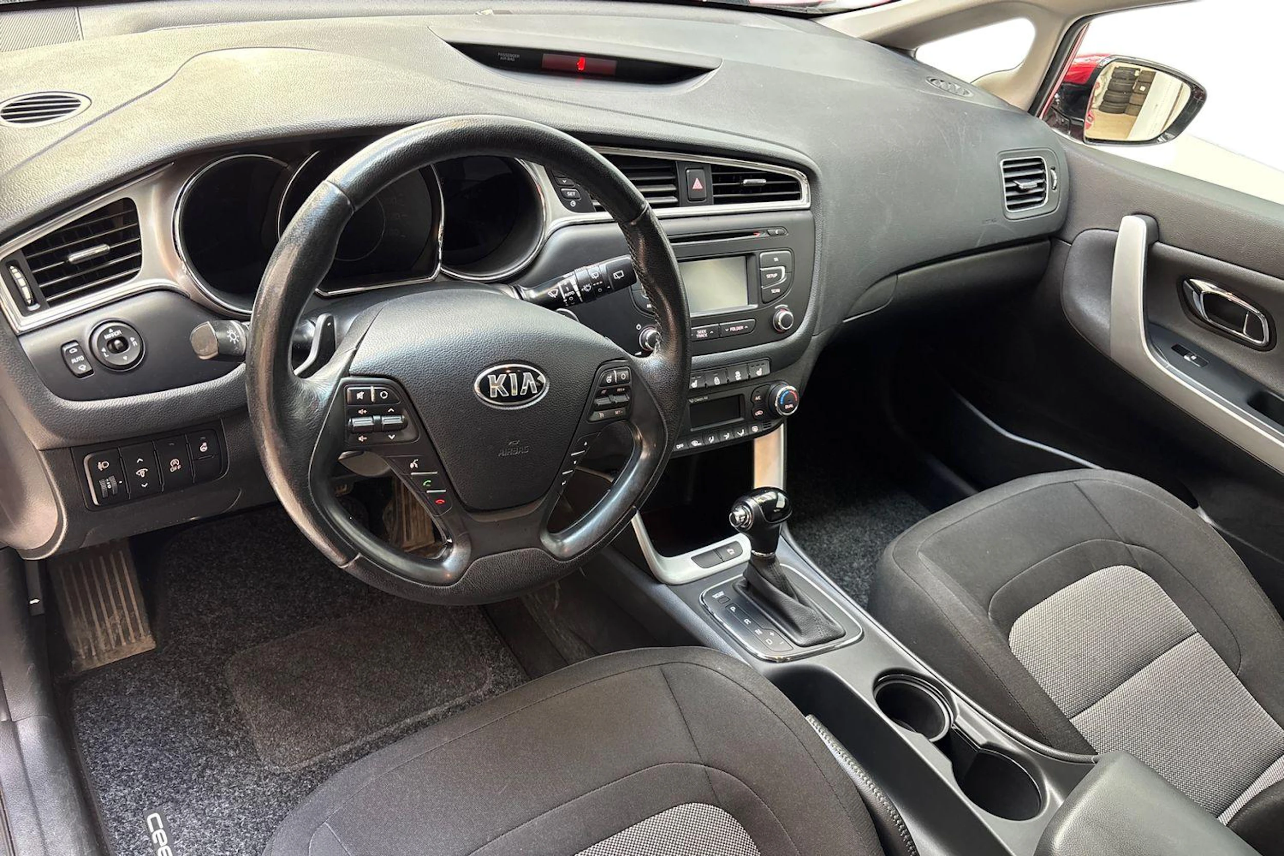 punainen Kia Ceed 2017 kuva 6.