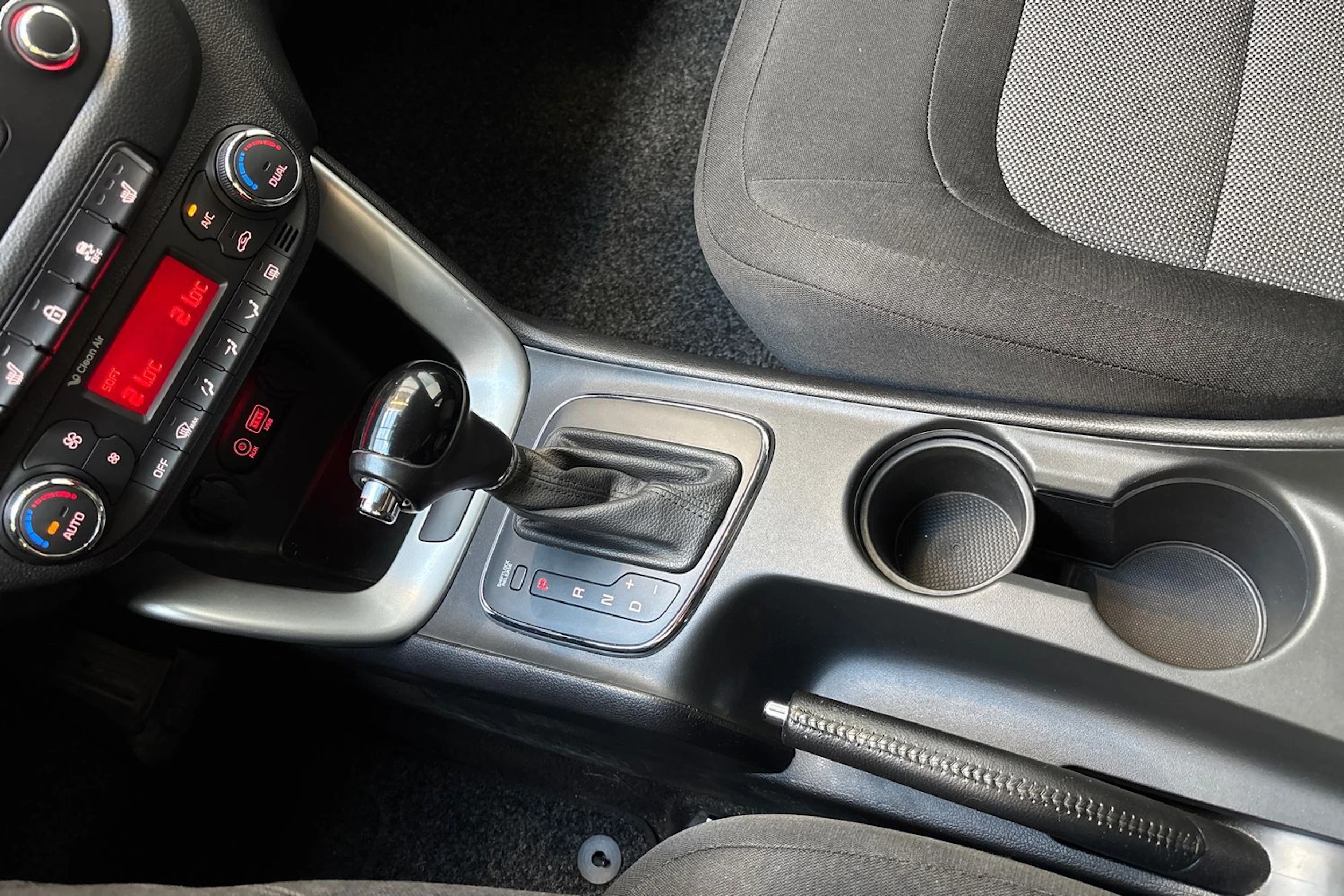 punainen Kia Ceed 2017 kuva 20.