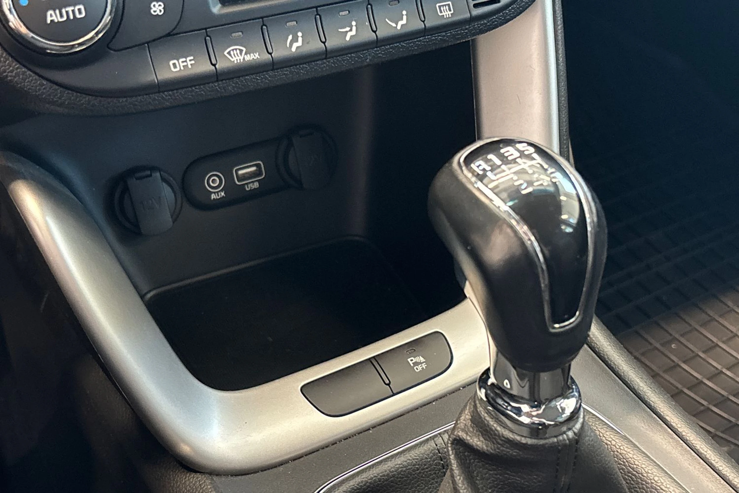 punainen Kia Ceed 2017 kuva 21.