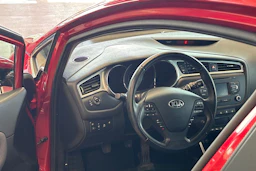punainen Kia Ceed 2017 kuva 33.